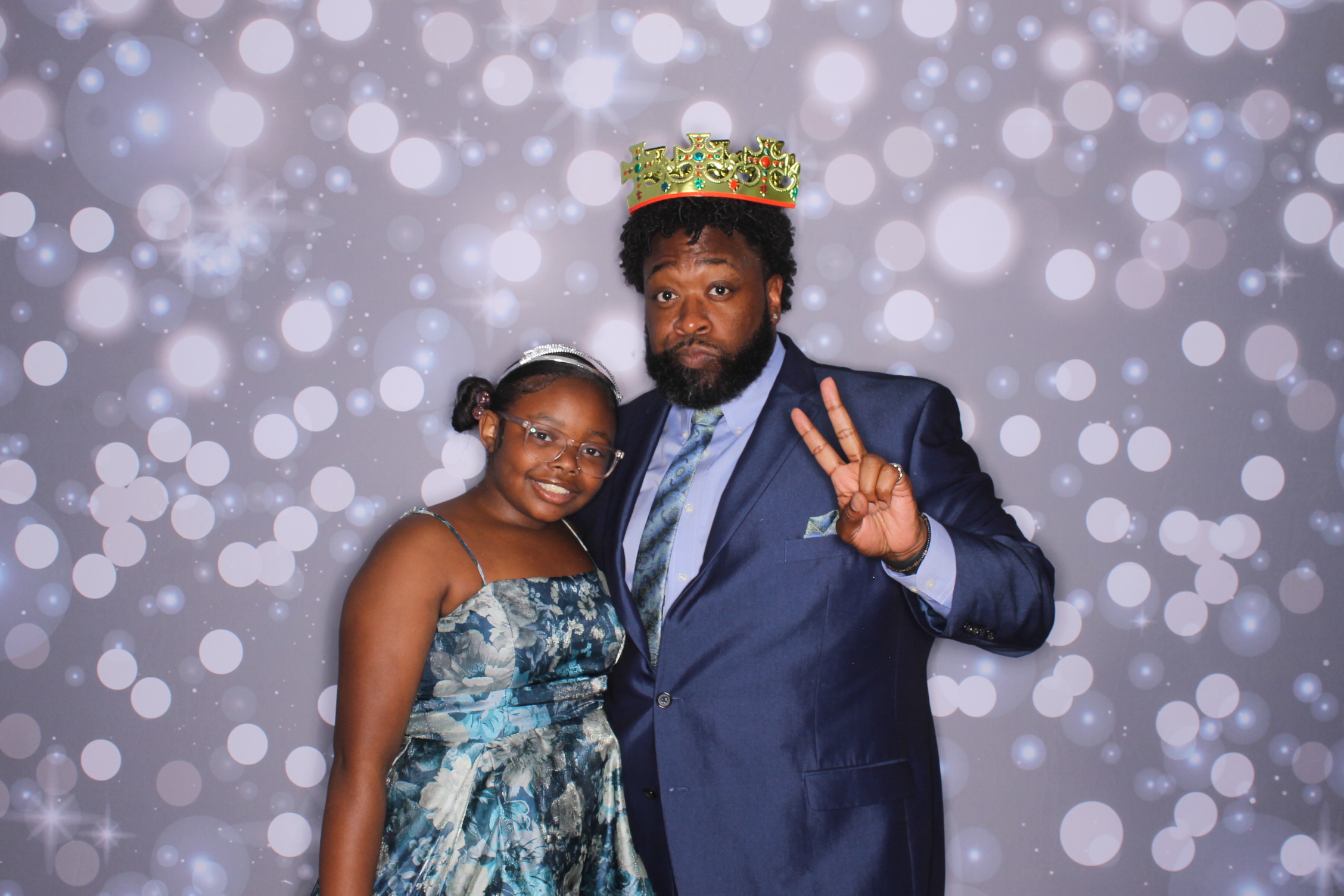 Father Daughter Cupcake Prom | View more photos from the event at gallery.photoboothcincy.com/u/PhotoBoothCincy/Father-Daughter-Cupcake-Prom-2