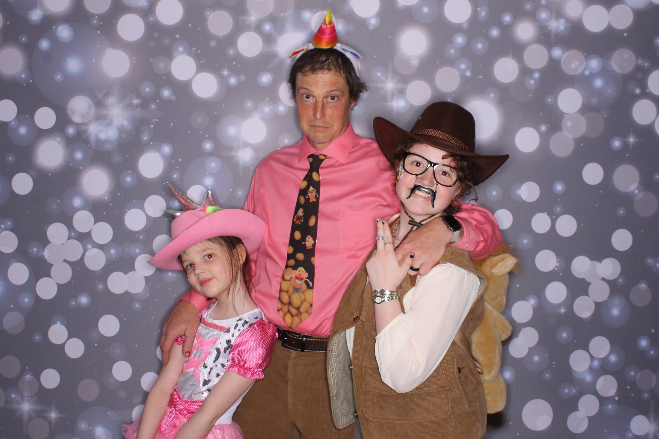 Father Daughter Cupcake Prom | View more photos from the event at gallery.photoboothcincy.com/u/PhotoBoothCincy/Father-Daughter-Cupcake-Prom-2