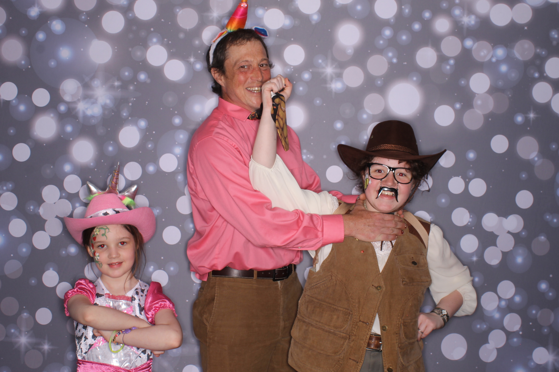 Father Daughter Cupcake Prom | View more photos from the event at gallery.photoboothcincy.com/u/PhotoBoothCincy/Father-Daughter-Cupcake-Prom-2