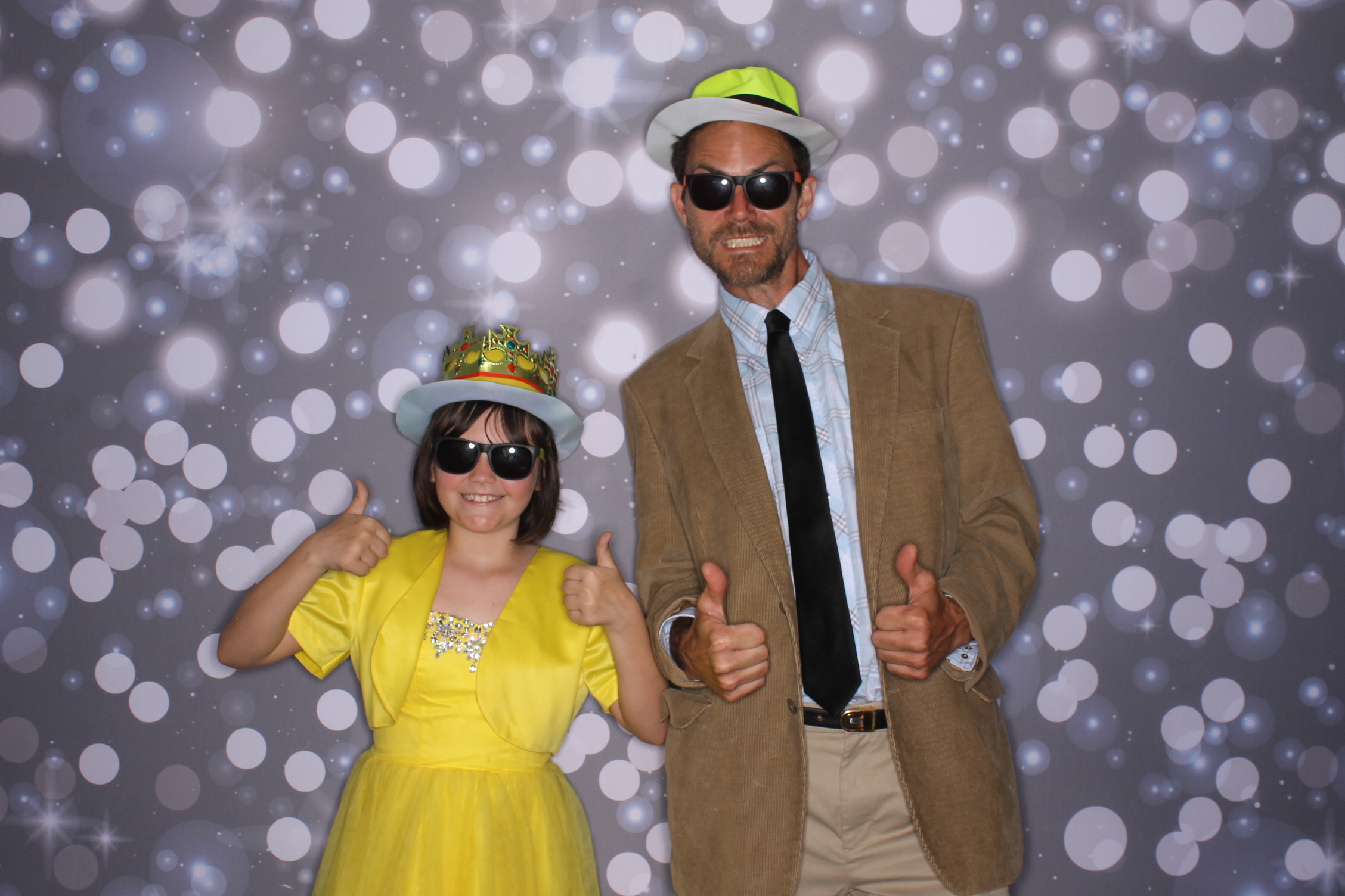 Father Daughter Cupcake Prom | View more photos from the event at gallery.photoboothcincy.com/u/PhotoBoothCincy/Father-Daughter-Cupcake-Prom-2