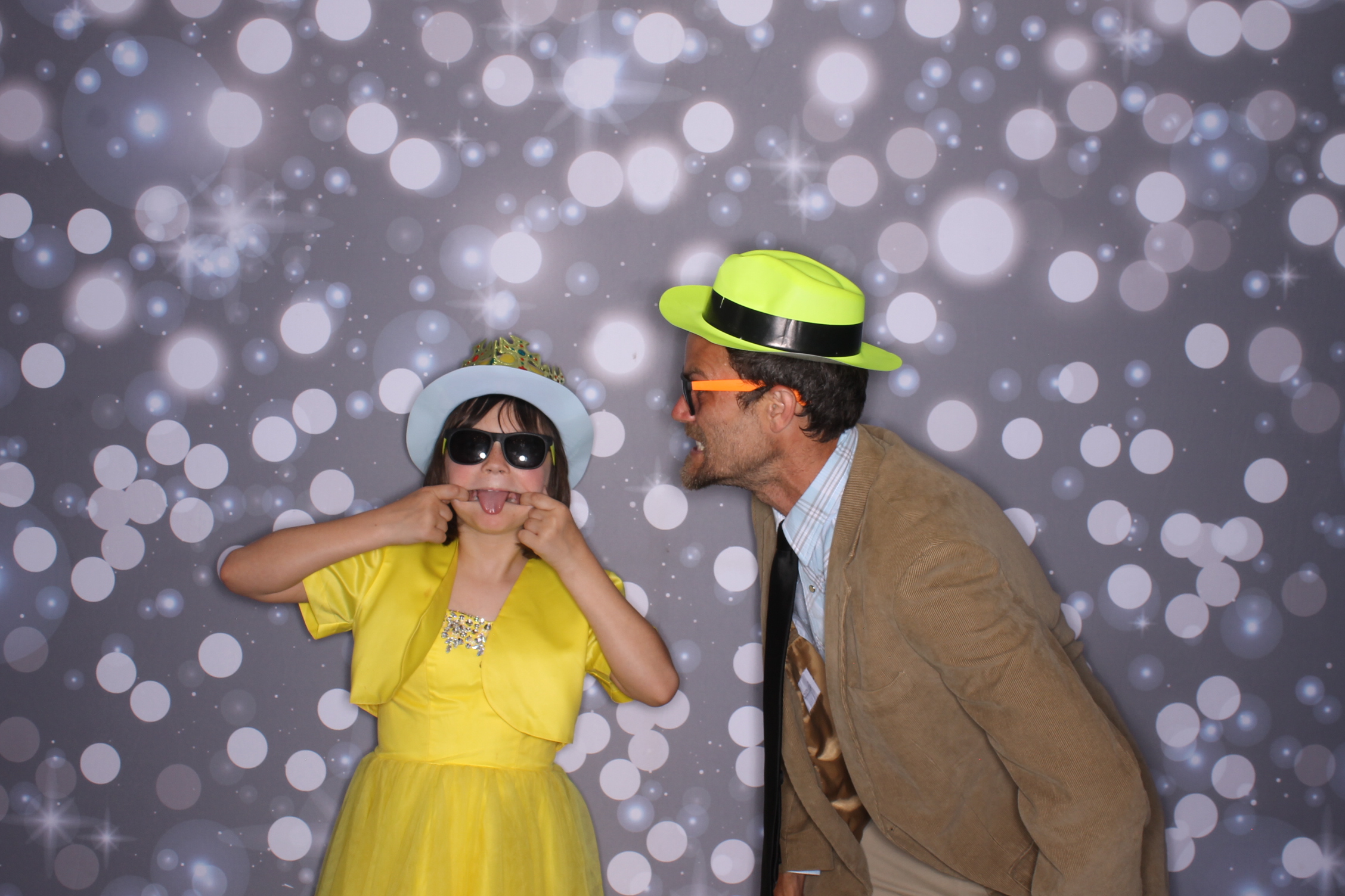 Father Daughter Cupcake Prom | View more photos from the event at gallery.photoboothcincy.com/u/PhotoBoothCincy/Father-Daughter-Cupcake-Prom-2