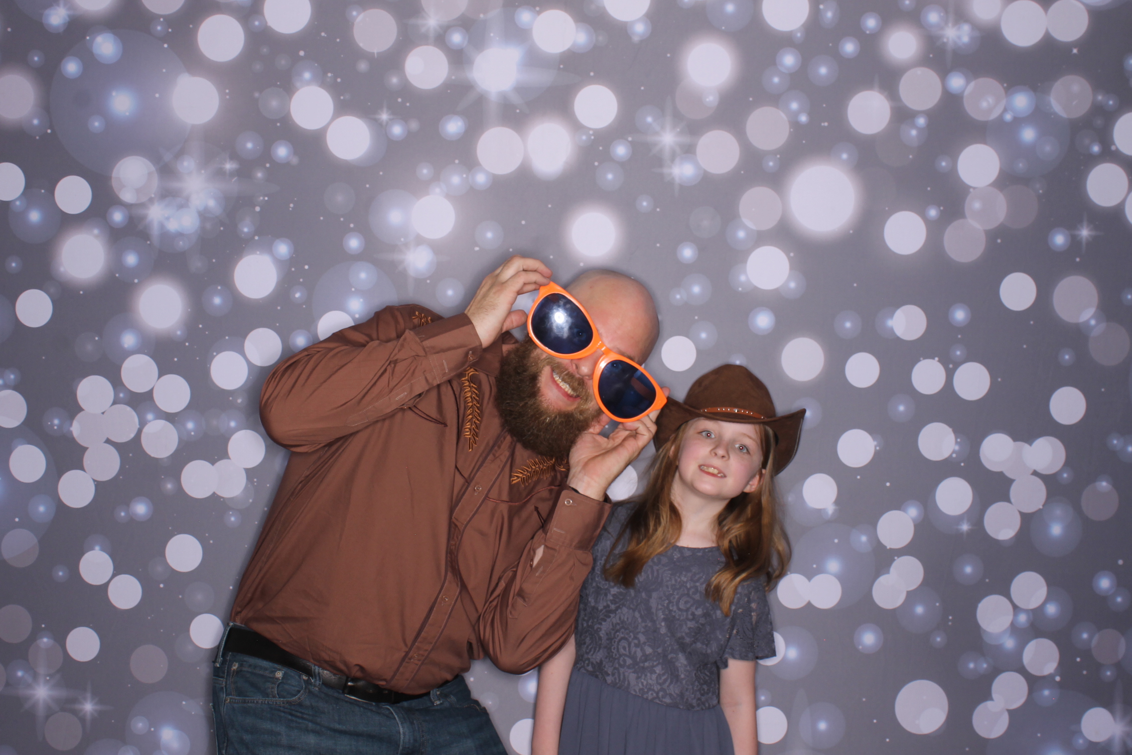 Father Daughter Cupcake Prom | View more photos from the event at gallery.photoboothcincy.com/u/PhotoBoothCincy/Father-Daughter-Cupcake-Prom-2