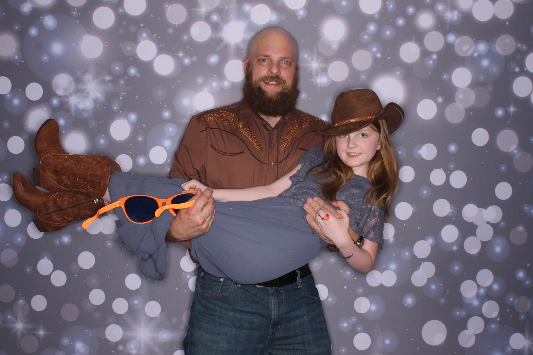 Father Daughter Cupcake Prom | View more photos from the event at gallery.photoboothcincy.com/u/PhotoBoothCincy/Father-Daughter-Cupcake-Prom-2