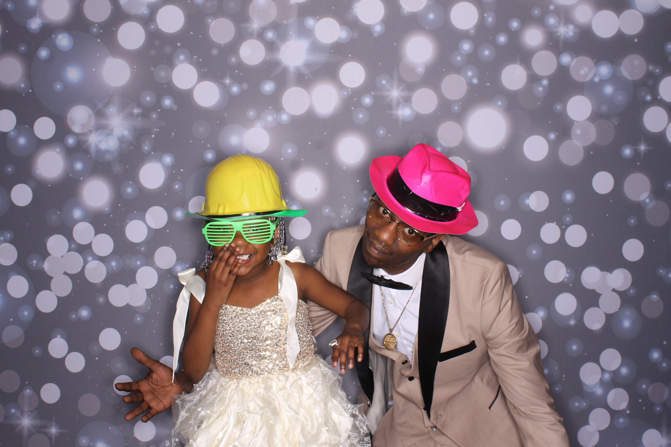 Father Daughter Cupcake Prom | View more photos from the event at gallery.photoboothcincy.com/u/PhotoBoothCincy/Father-Daughter-Cupcake-Prom-2