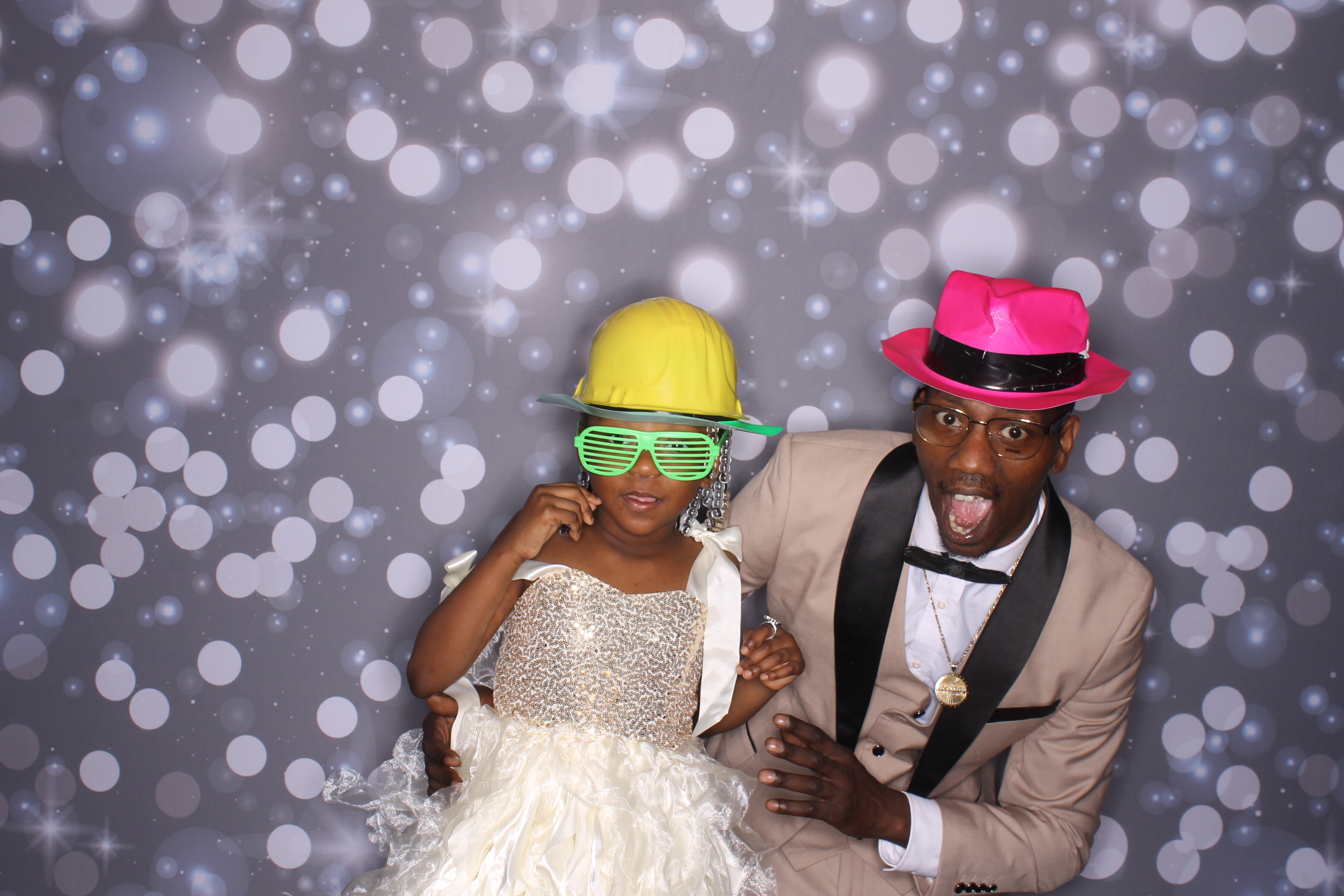 Father Daughter Cupcake Prom | View more photos from the event at gallery.photoboothcincy.com/u/PhotoBoothCincy/Father-Daughter-Cupcake-Prom-2