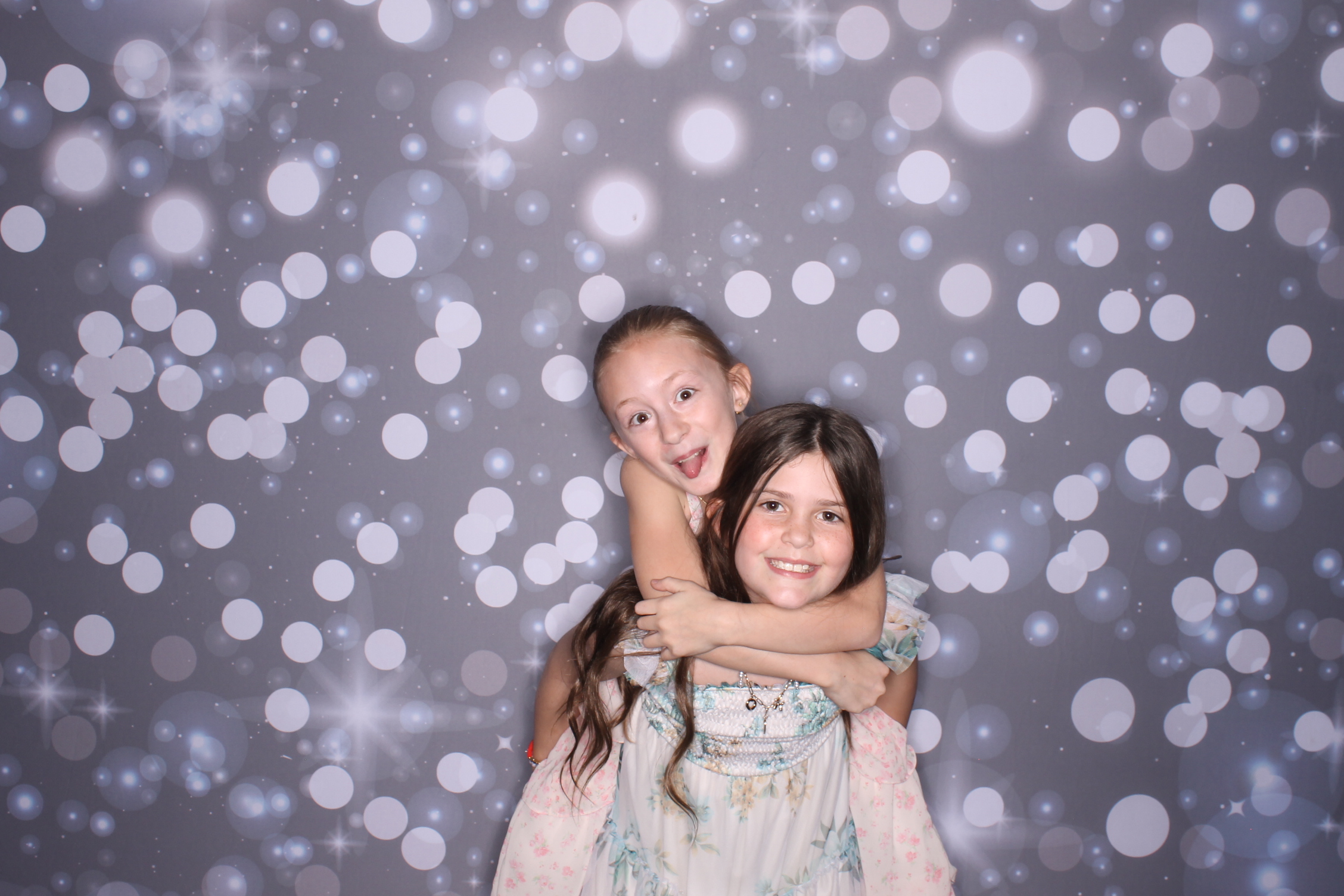Father Daughter Cupcake Prom | View more photos from the event at gallery.photoboothcincy.com/u/PhotoBoothCincy/Father-Daughter-Cupcake-Prom-2