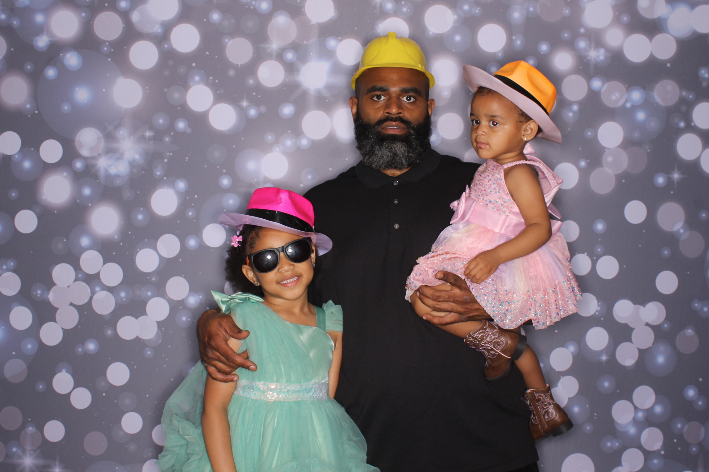 Father Daughter Cupcake Prom | View more photos from the event at gallery.photoboothcincy.com/u/PhotoBoothCincy/Father-Daughter-Cupcake-Prom-2
