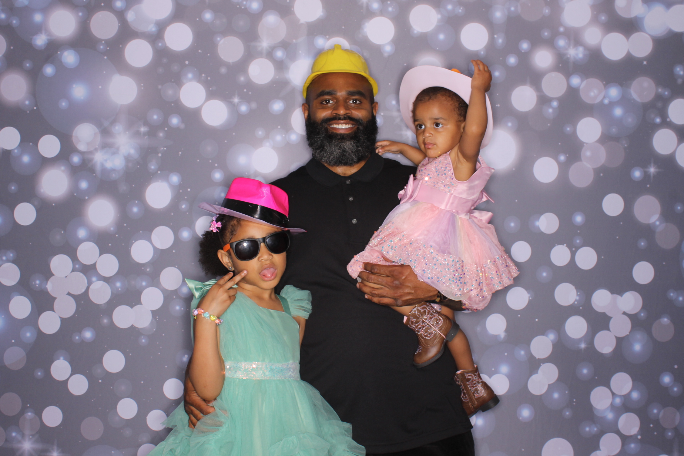 Father Daughter Cupcake Prom | View more photos from the event at gallery.photoboothcincy.com/u/PhotoBoothCincy/Father-Daughter-Cupcake-Prom-2