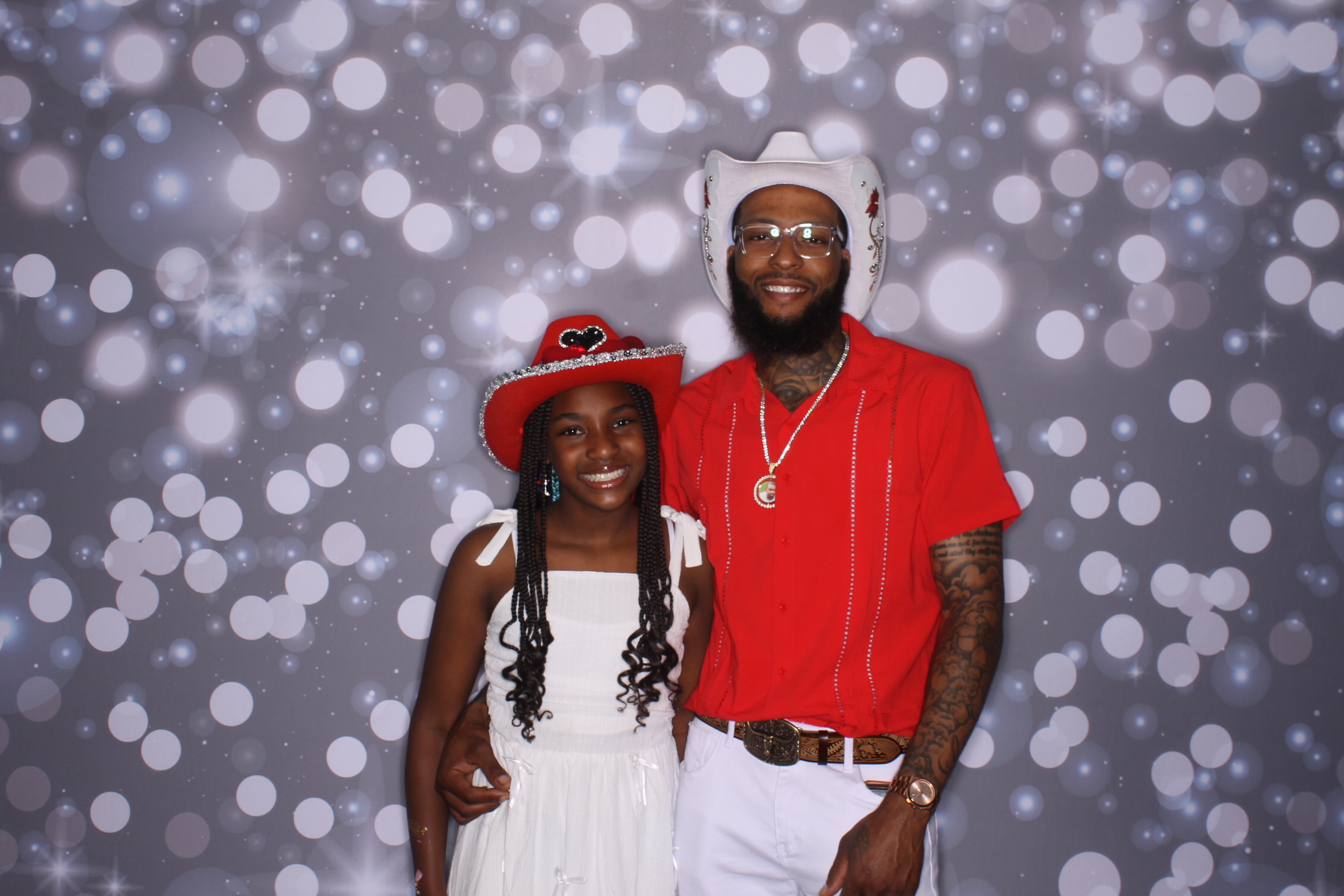 Father Daughter Cupcake Prom | View more photos from the event at gallery.photoboothcincy.com/u/PhotoBoothCincy/Father-Daughter-Cupcake-Prom-2
