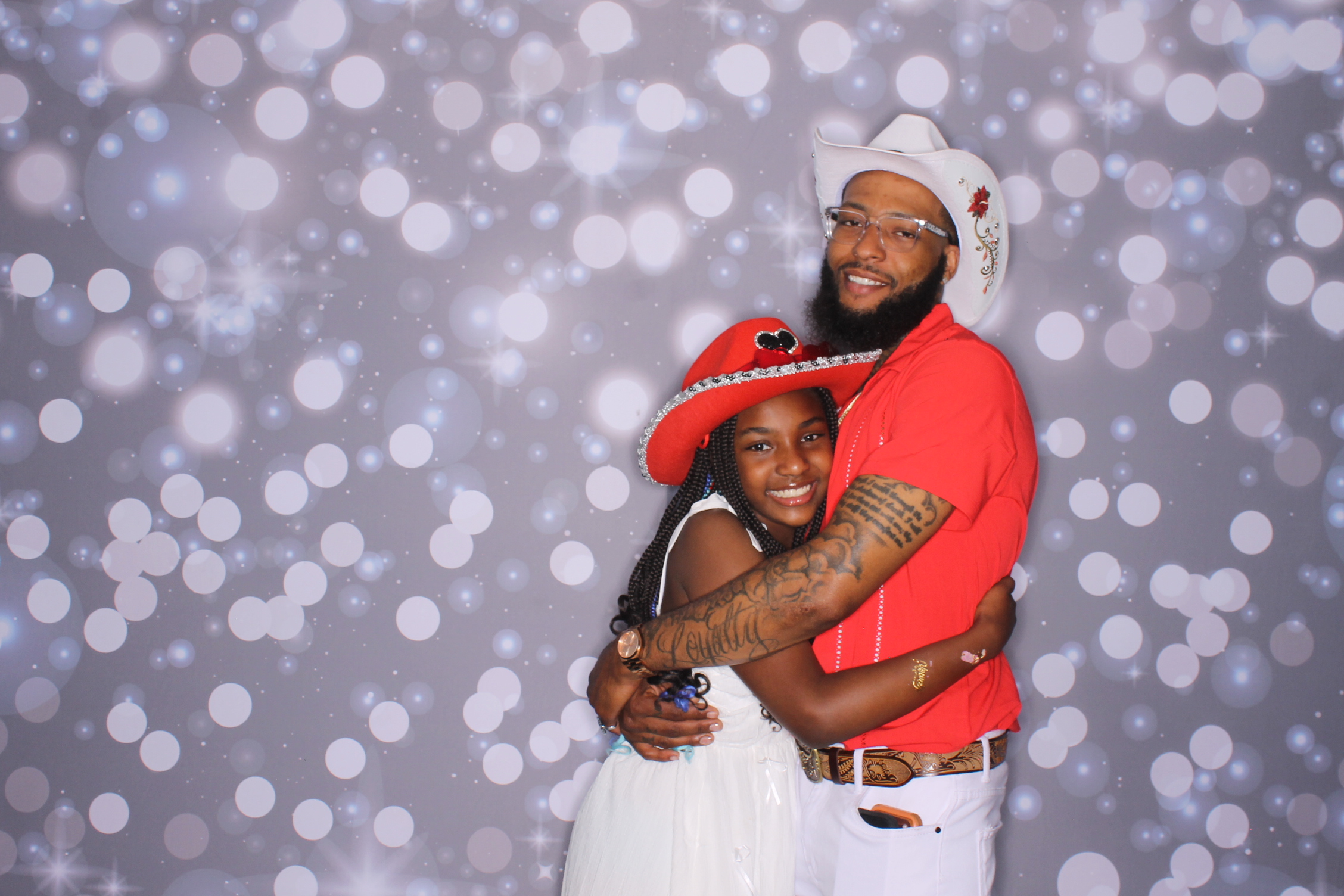 Father Daughter Cupcake Prom | View more photos from the event at gallery.photoboothcincy.com/u/PhotoBoothCincy/Father-Daughter-Cupcake-Prom-2