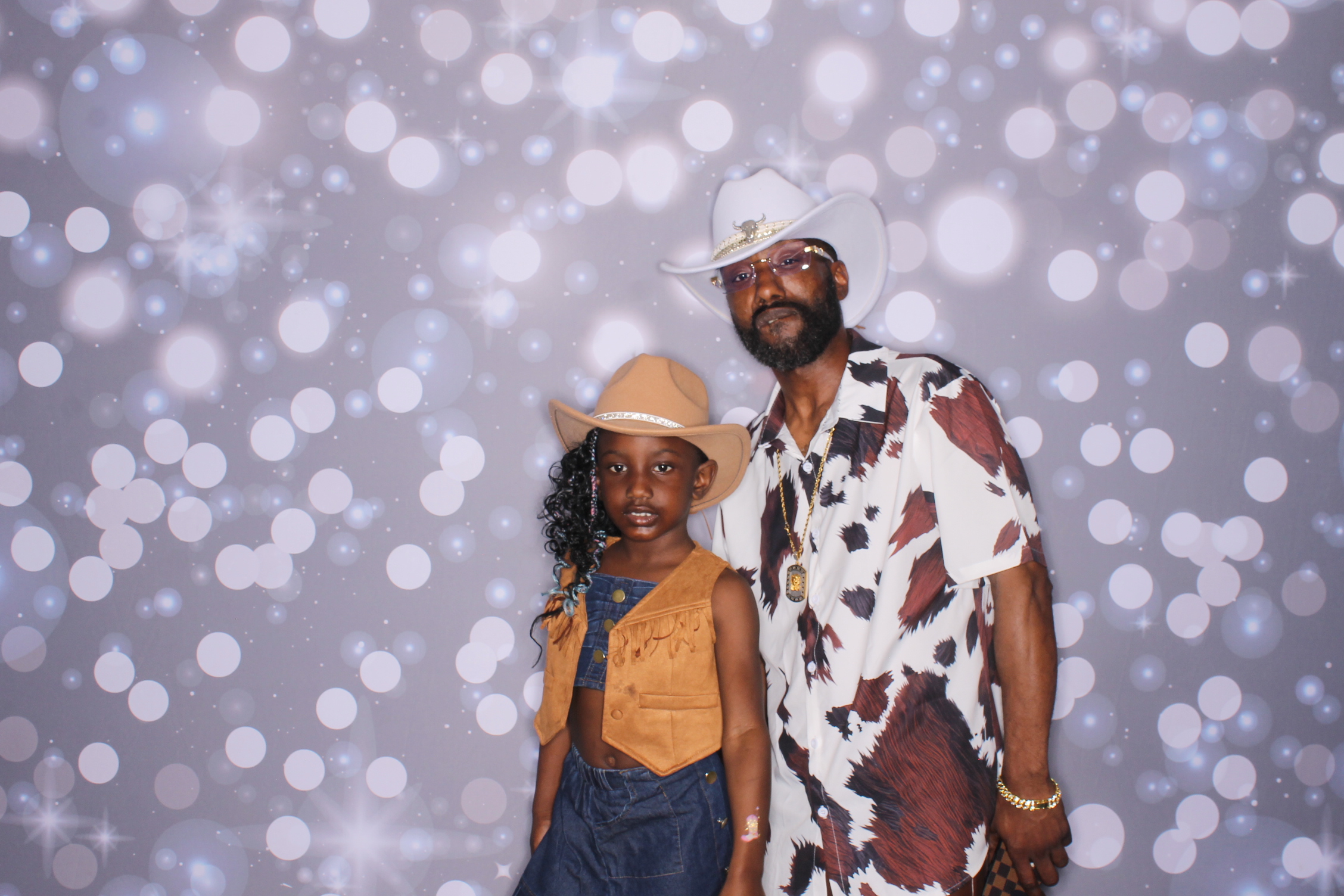 Father Daughter Cupcake Prom | View more photos from the event at gallery.photoboothcincy.com/u/PhotoBoothCincy/Father-Daughter-Cupcake-Prom-2