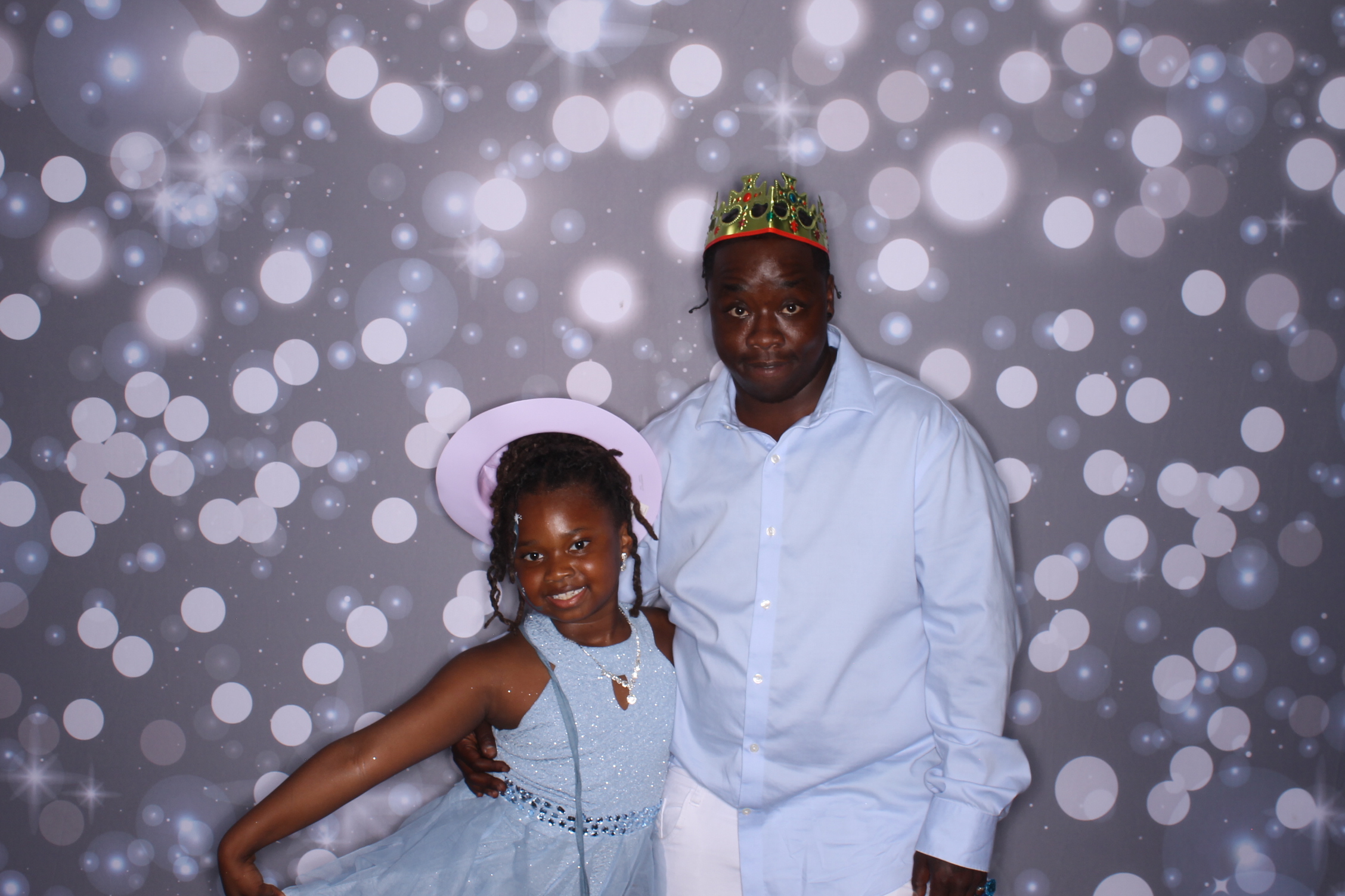 Father Daughter Cupcake Prom | View more photos from the event at gallery.photoboothcincy.com/u/PhotoBoothCincy/Father-Daughter-Cupcake-Prom-2