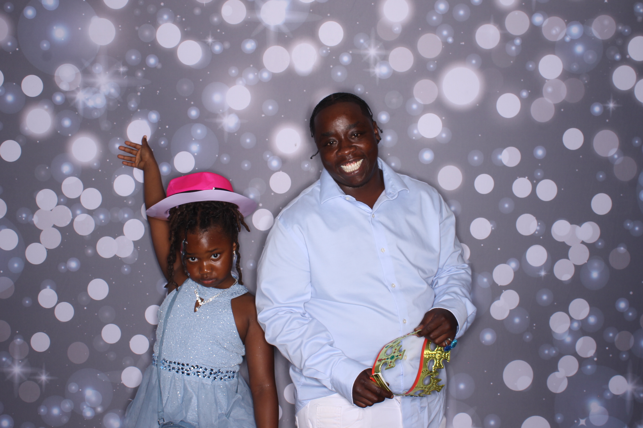 Father Daughter Cupcake Prom | View more photos from the event at gallery.photoboothcincy.com/u/PhotoBoothCincy/Father-Daughter-Cupcake-Prom-2