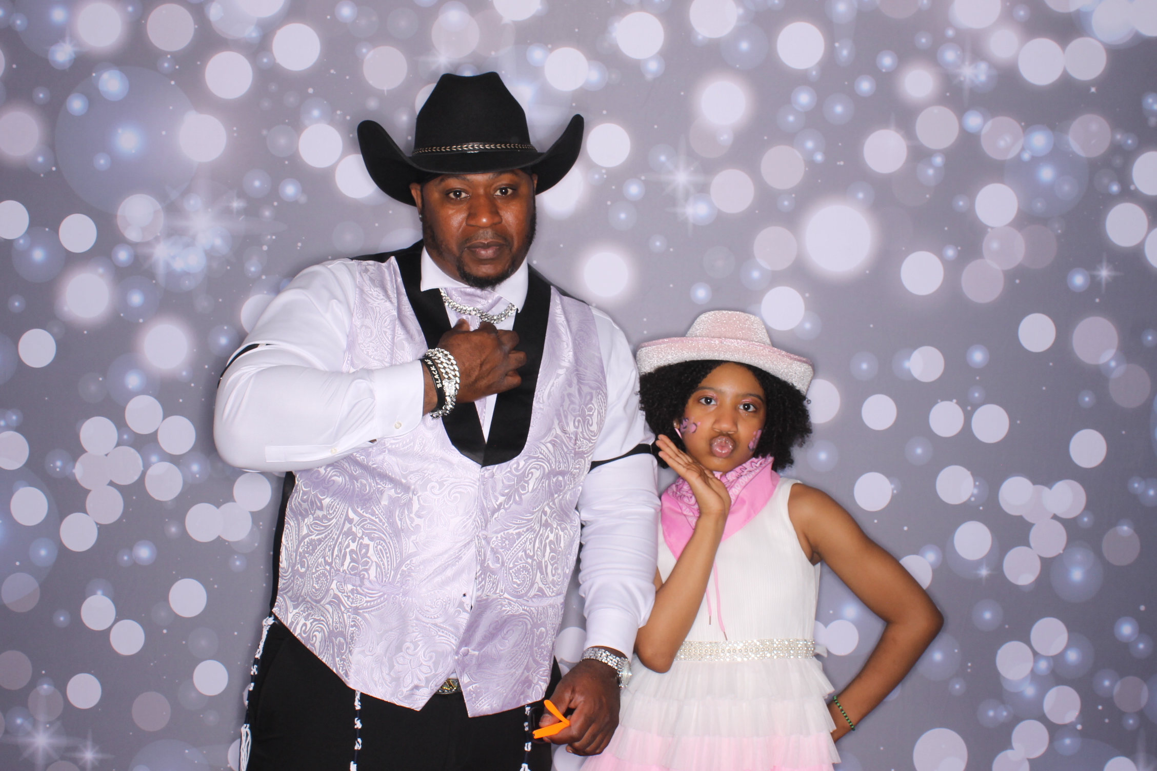 Father Daughter Cupcake Prom | View more photos from the event at gallery.photoboothcincy.com/u/PhotoBoothCincy/Father-Daughter-Cupcake-Prom-2