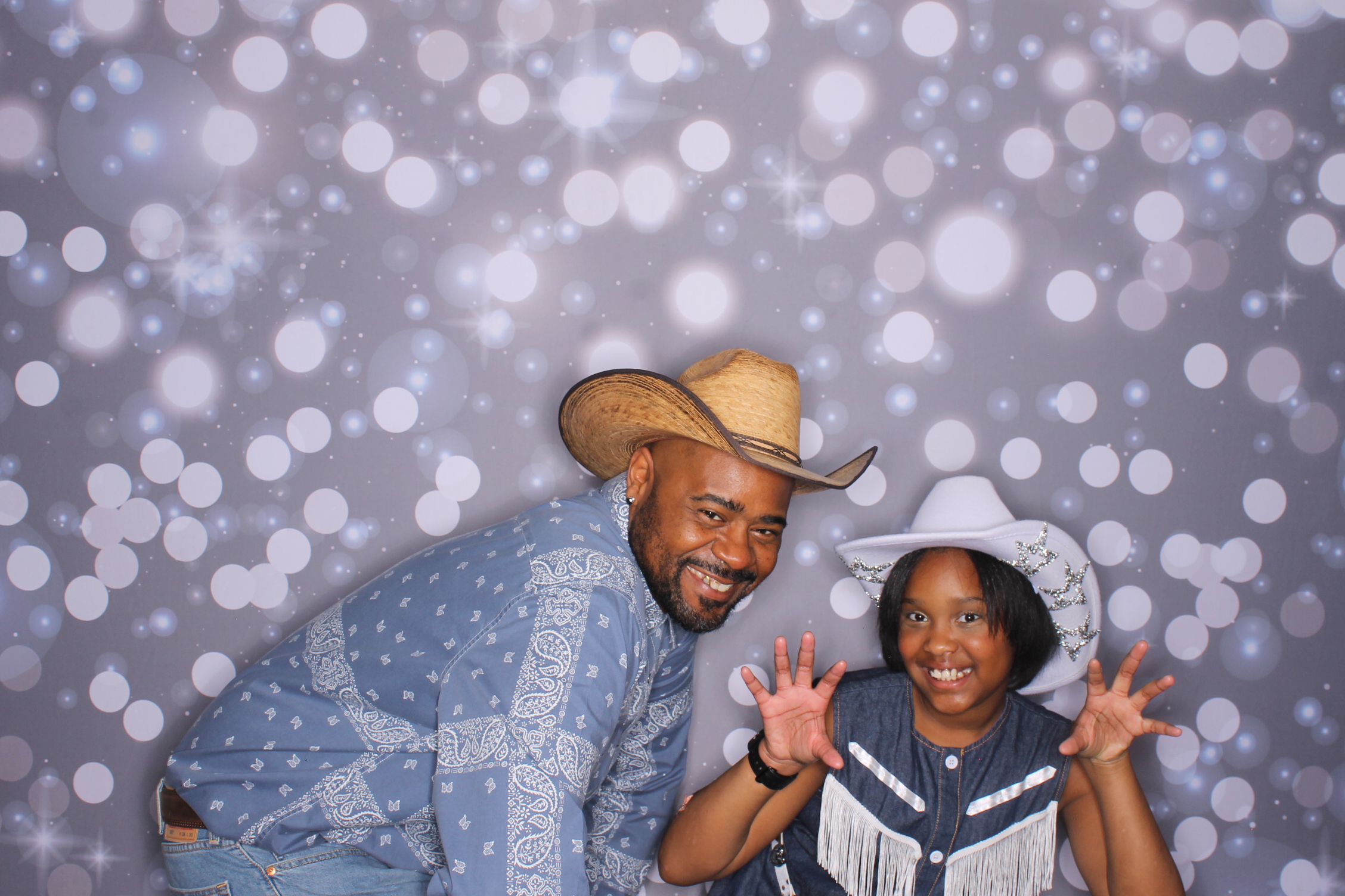 Father Daughter Cupcake Prom | View more photos from the event at gallery.photoboothcincy.com/u/PhotoBoothCincy/Father-Daughter-Cupcake-Prom-2