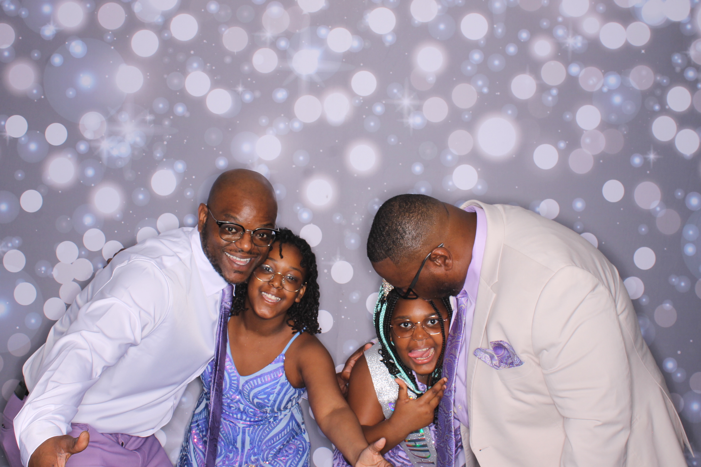 Father Daughter Cupcake Prom | View more photos from the event at gallery.photoboothcincy.com/u/PhotoBoothCincy/Father-Daughter-Cupcake-Prom-2