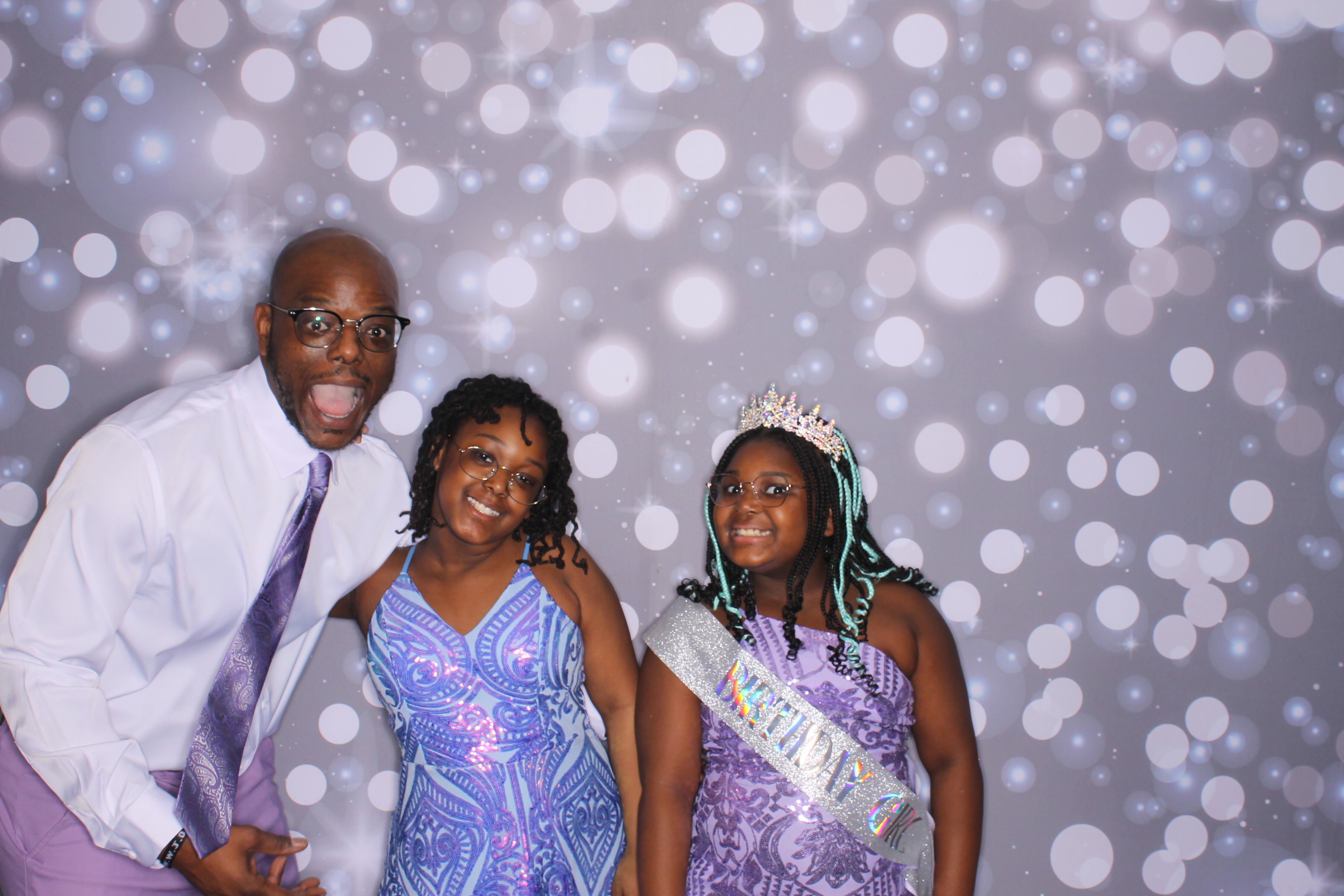 Father Daughter Cupcake Prom | View more photos from the event at gallery.photoboothcincy.com/u/PhotoBoothCincy/Father-Daughter-Cupcake-Prom-2