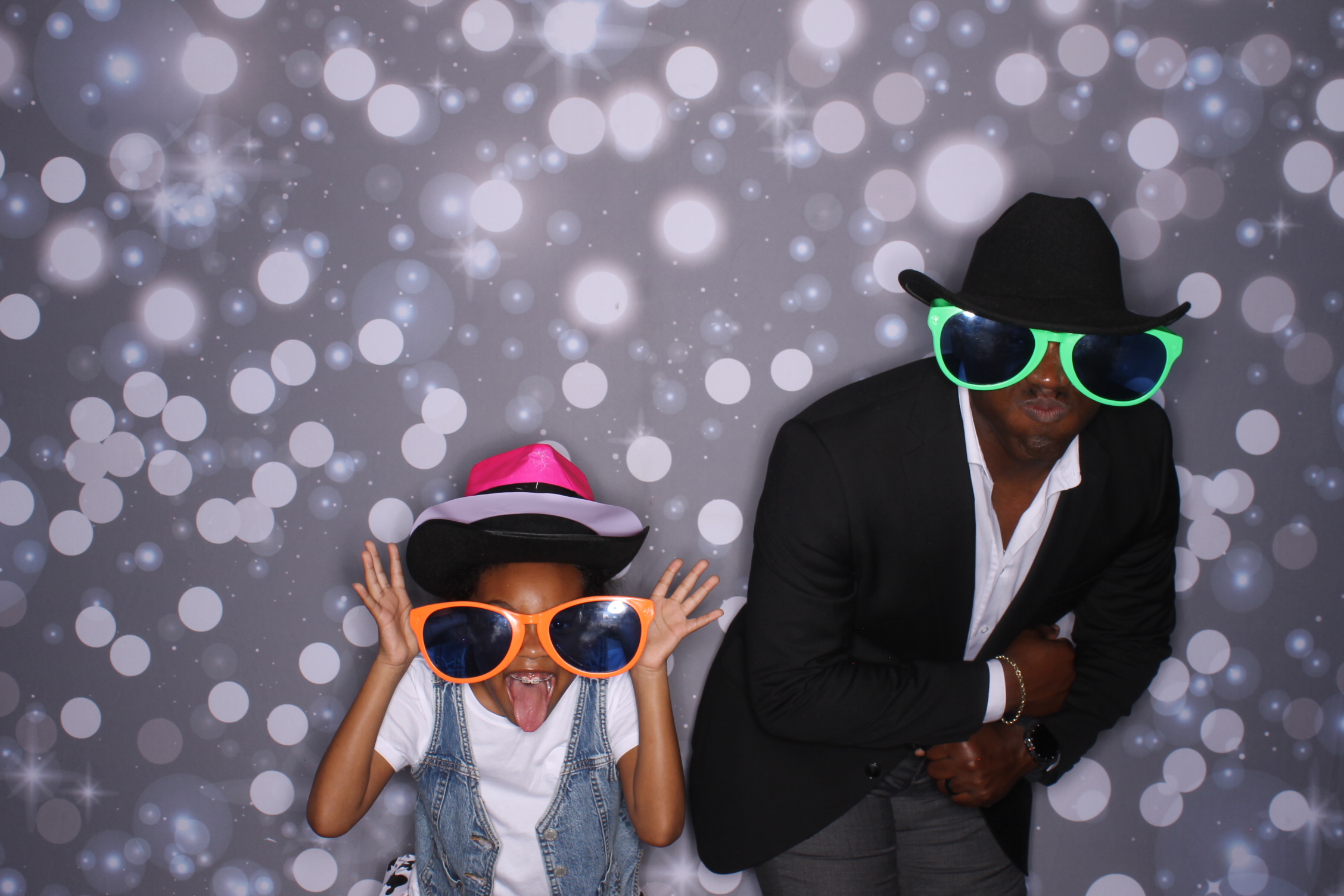 Father Daughter Cupcake Prom | View more photos from the event at gallery.photoboothcincy.com/u/PhotoBoothCincy/Father-Daughter-Cupcake-Prom-2