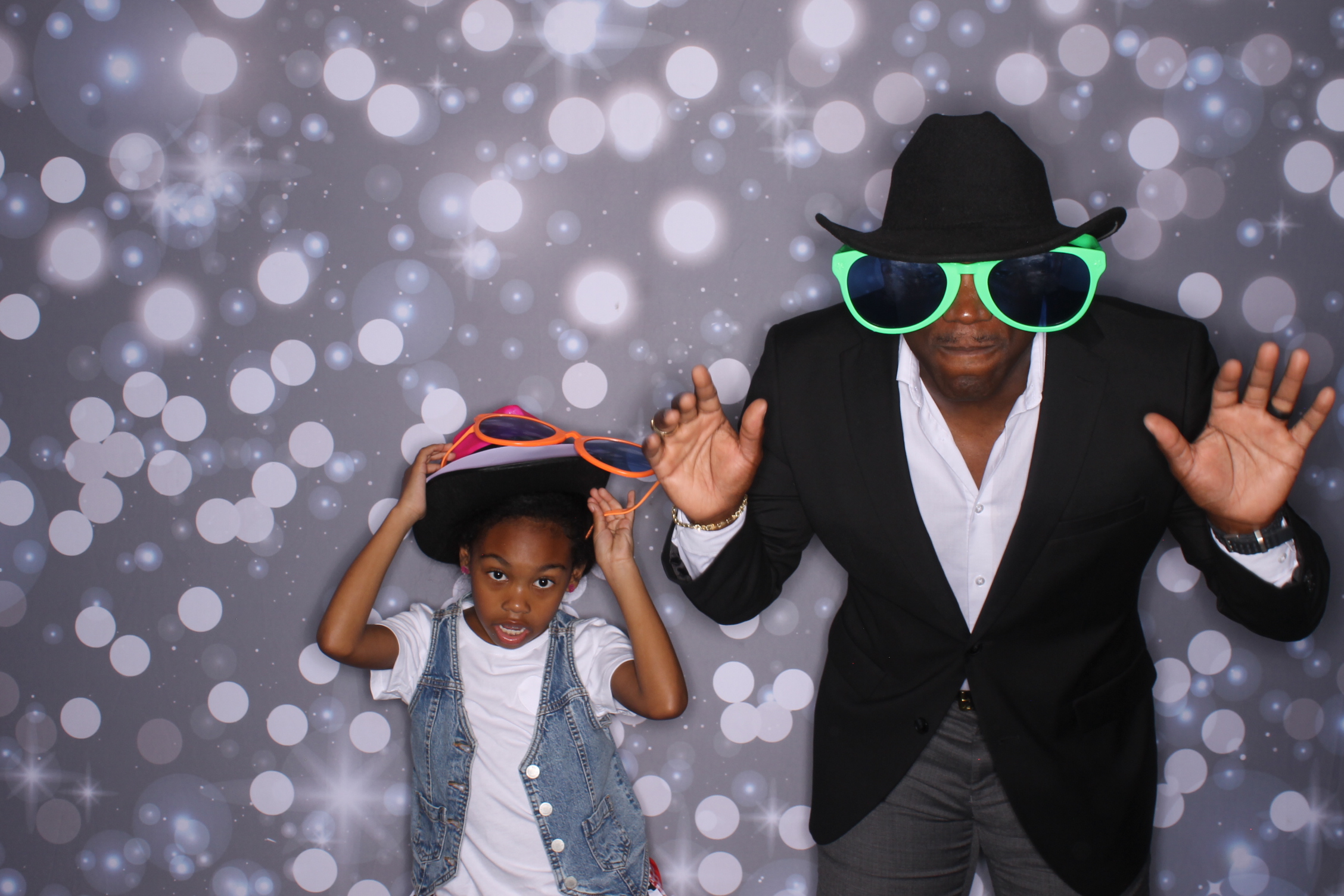 Father Daughter Cupcake Prom | View more photos from the event at gallery.photoboothcincy.com/u/PhotoBoothCincy/Father-Daughter-Cupcake-Prom-2