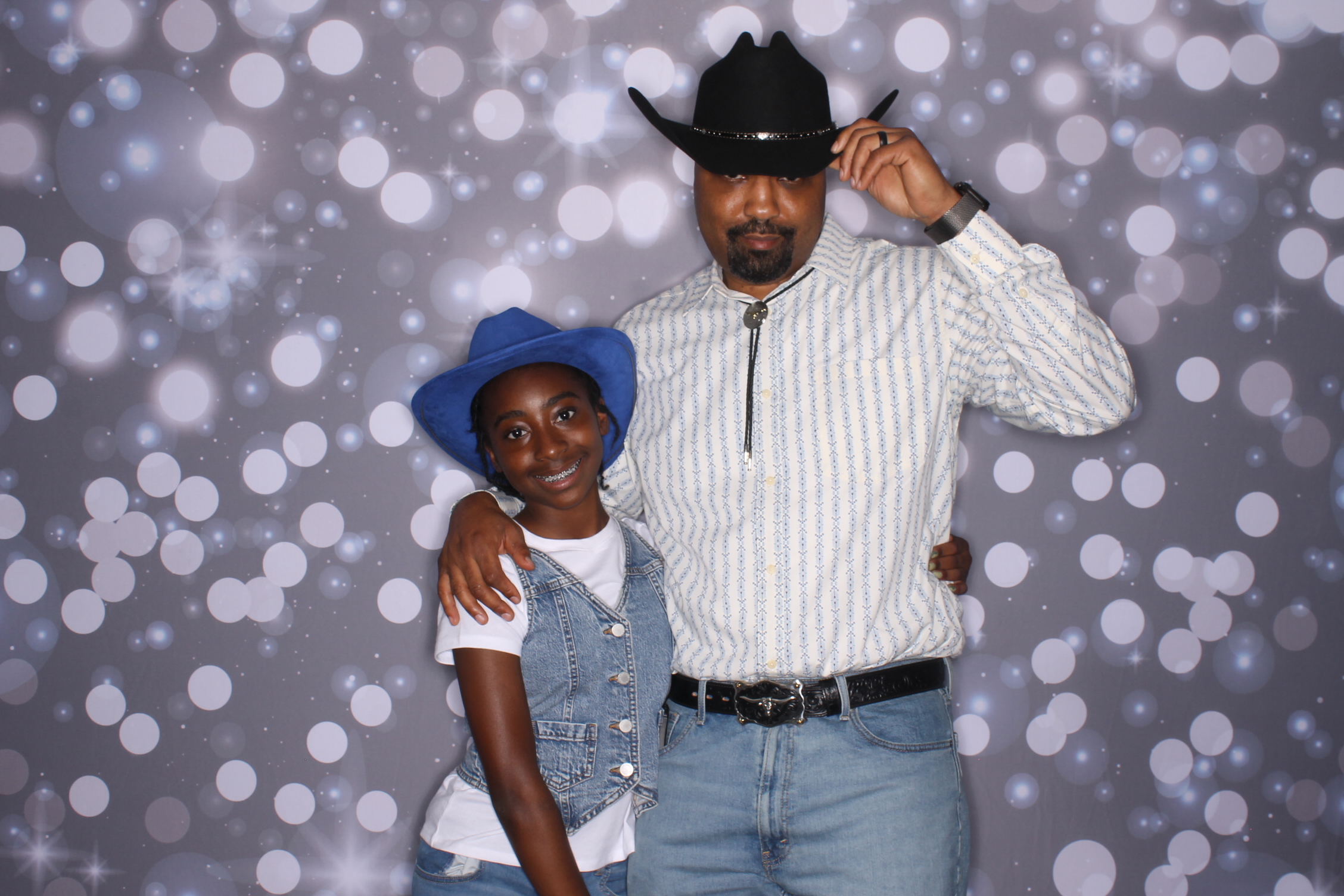 Father Daughter Cupcake Prom | View more photos from the event at gallery.photoboothcincy.com/u/PhotoBoothCincy/Father-Daughter-Cupcake-Prom-2