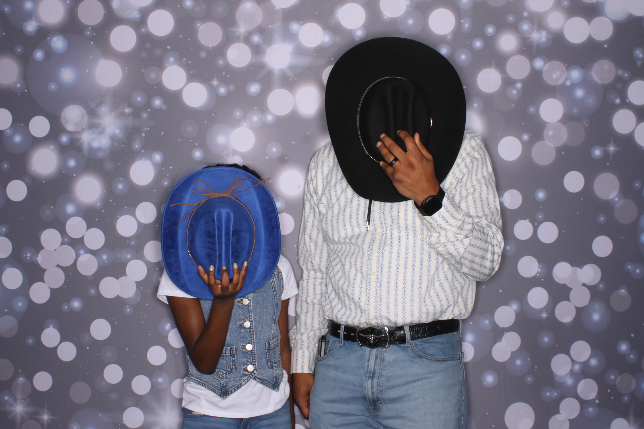Father Daughter Cupcake Prom | View more photos from the event at gallery.photoboothcincy.com/u/PhotoBoothCincy/Father-Daughter-Cupcake-Prom-2