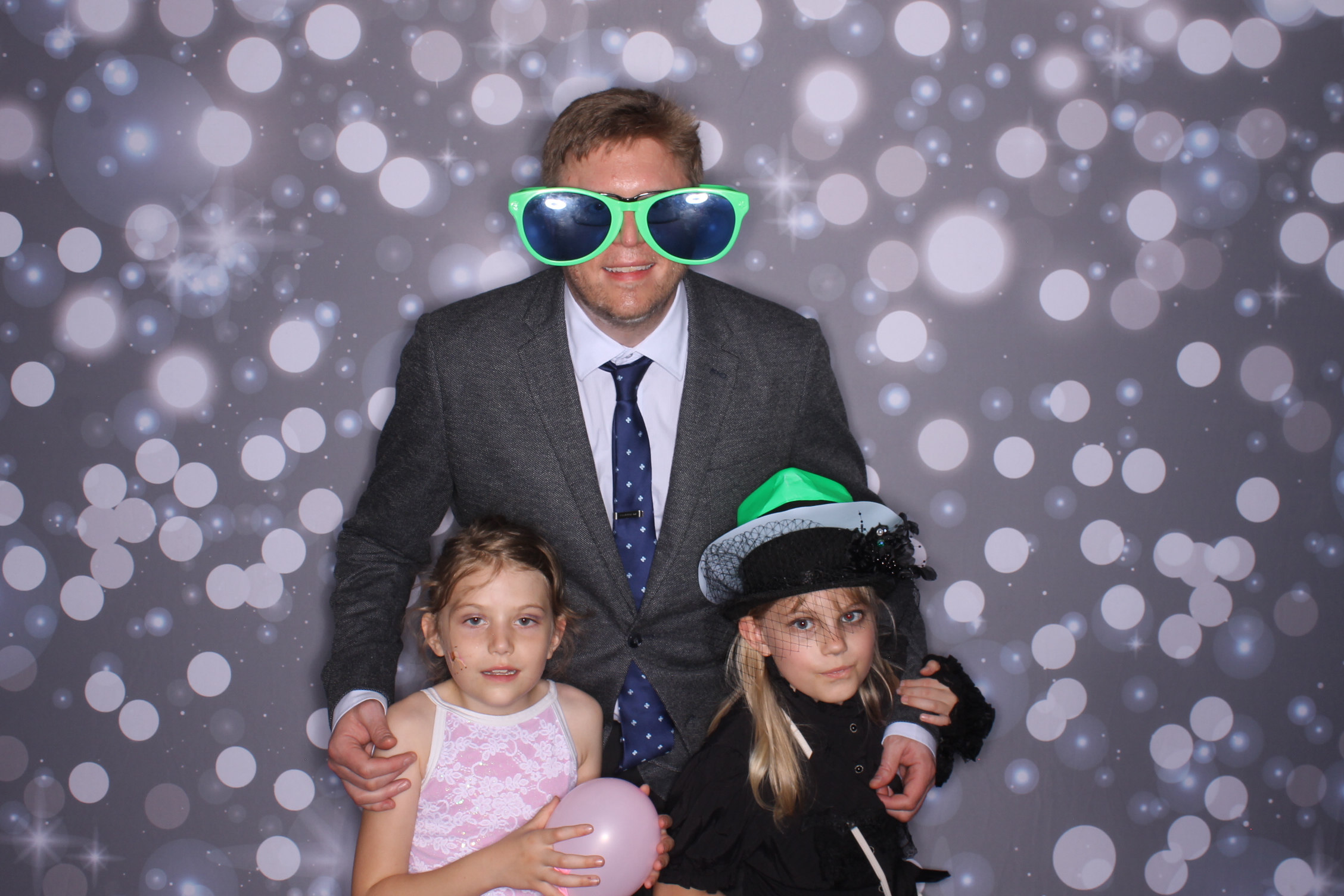 Father Daughter Cupcake Prom | View more photos from the event at gallery.photoboothcincy.com/u/PhotoBoothCincy/Father-Daughter-Cupcake-Prom-2