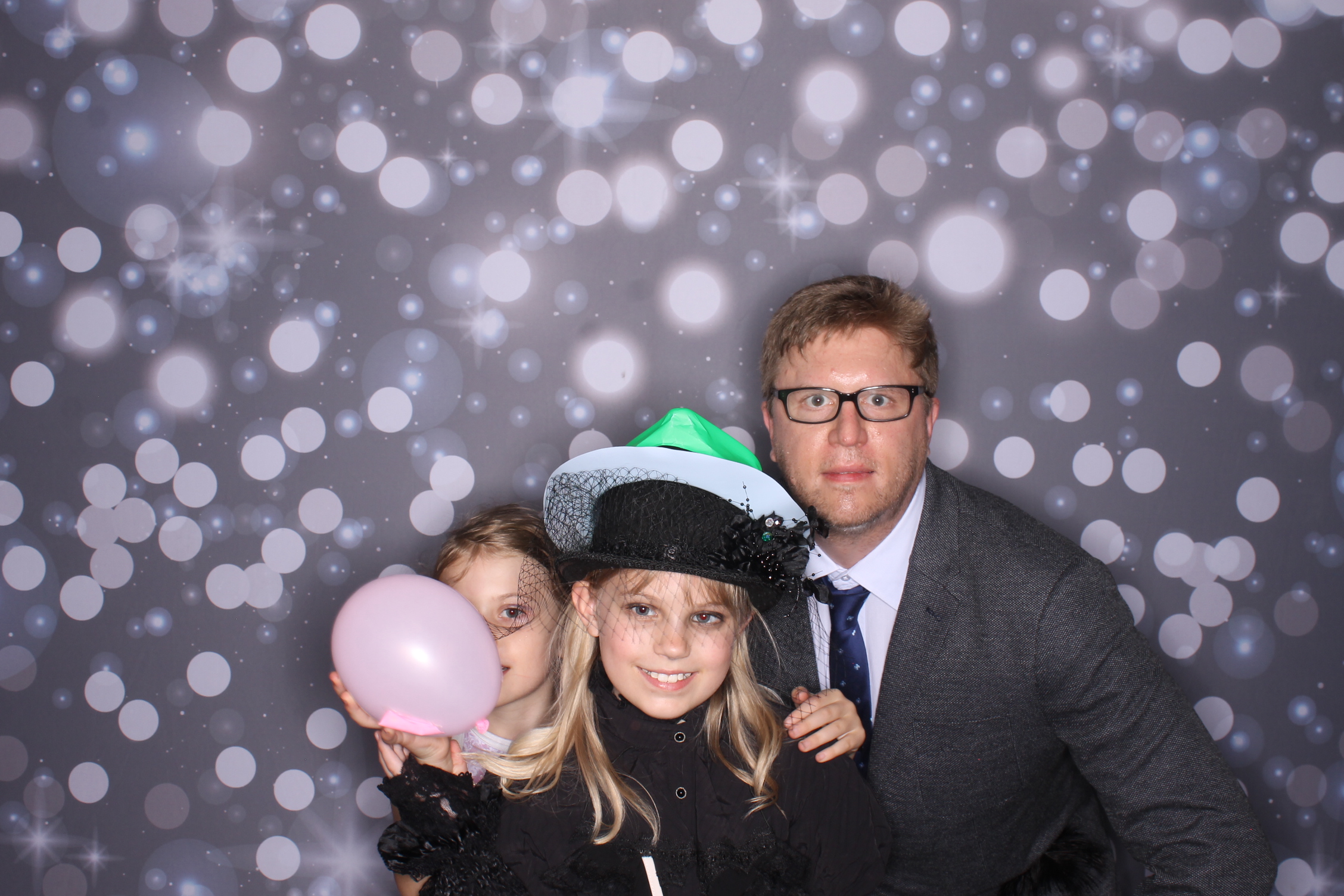 Father Daughter Cupcake Prom | View more photos from the event at gallery.photoboothcincy.com/u/PhotoBoothCincy/Father-Daughter-Cupcake-Prom-2