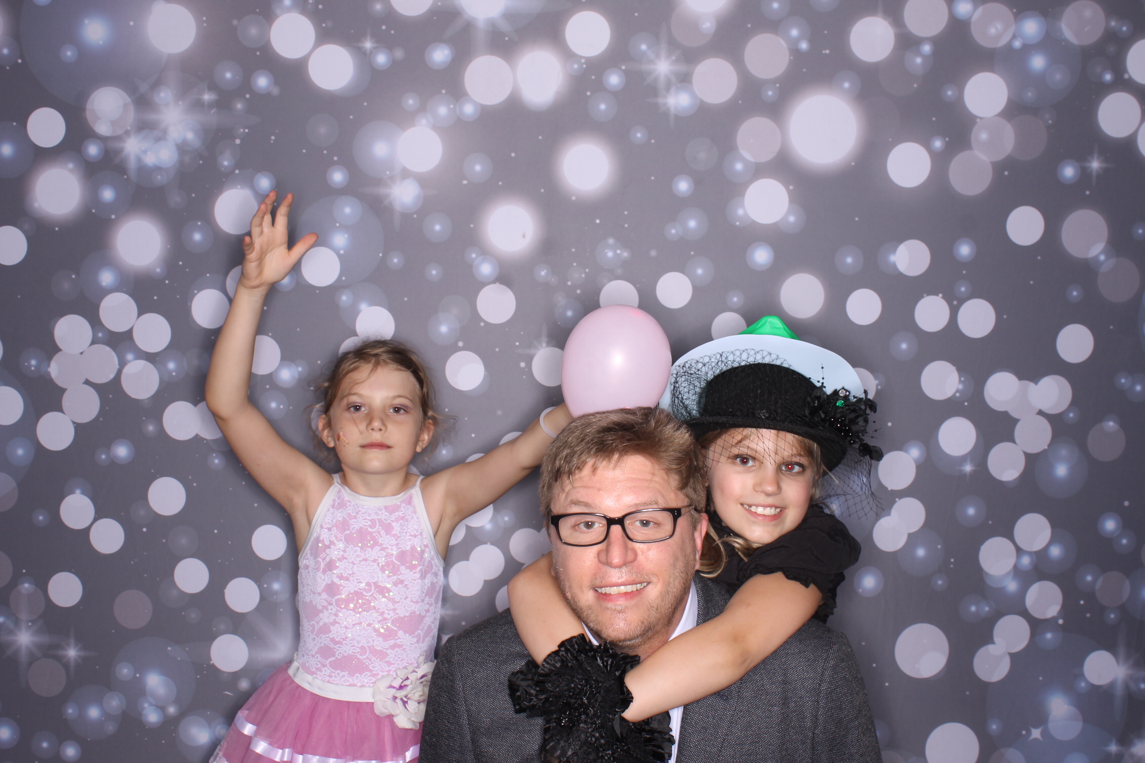 Father Daughter Cupcake Prom | View more photos from the event at gallery.photoboothcincy.com/u/PhotoBoothCincy/Father-Daughter-Cupcake-Prom-2