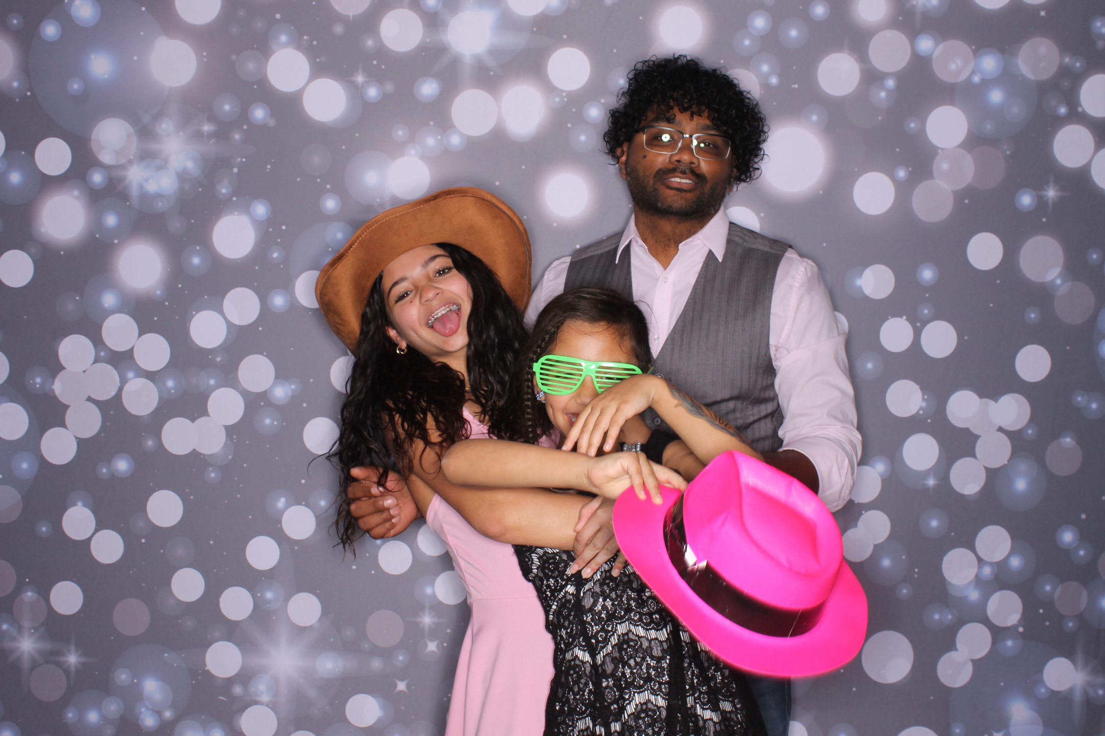 Father Daughter Cupcake Prom | View more photos from the event at gallery.photoboothcincy.com/u/PhotoBoothCincy/Father-Daughter-Cupcake-Prom-2