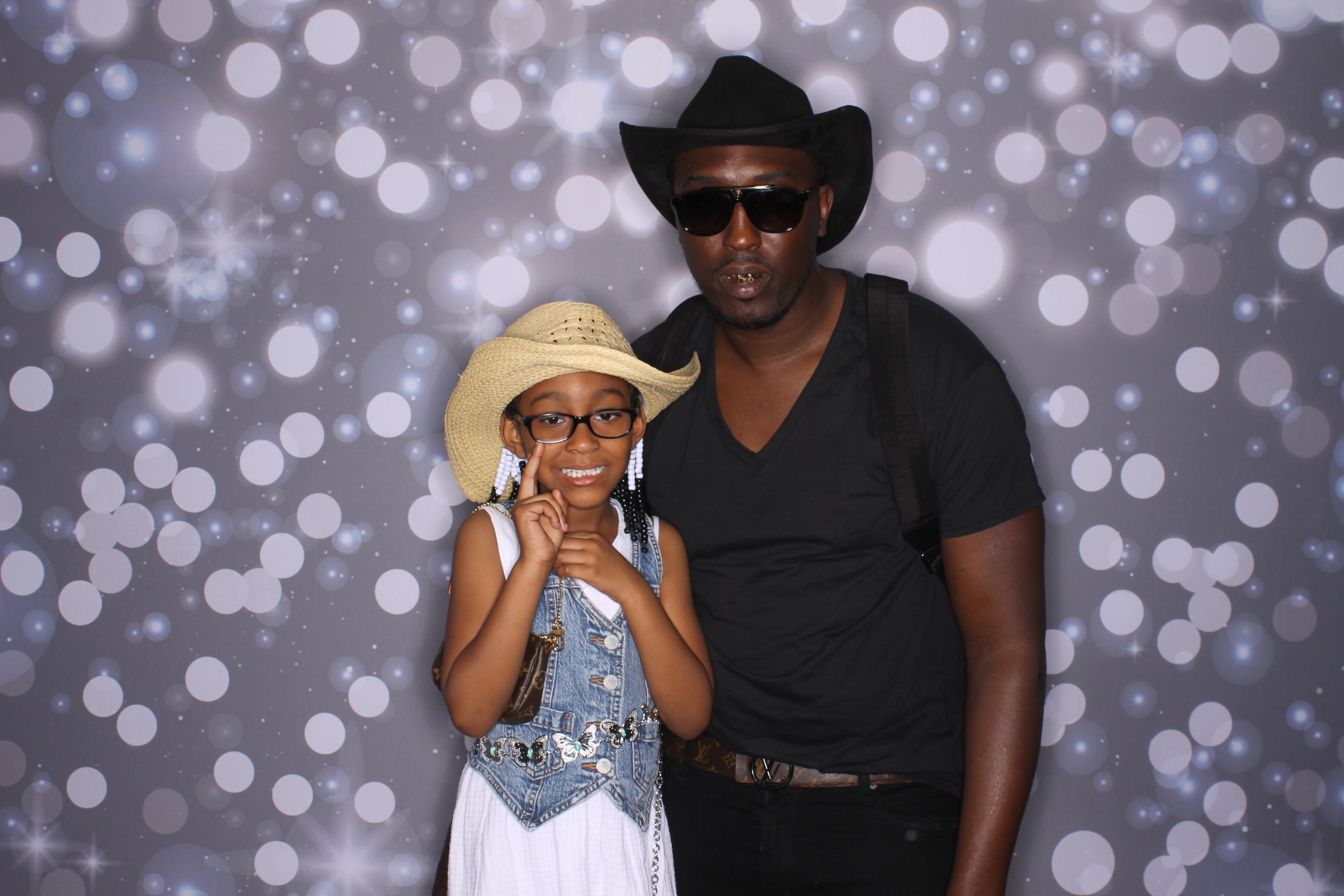 Father Daughter Cupcake Prom | View more photos from the event at gallery.photoboothcincy.com/u/PhotoBoothCincy/Father-Daughter-Cupcake-Prom-2