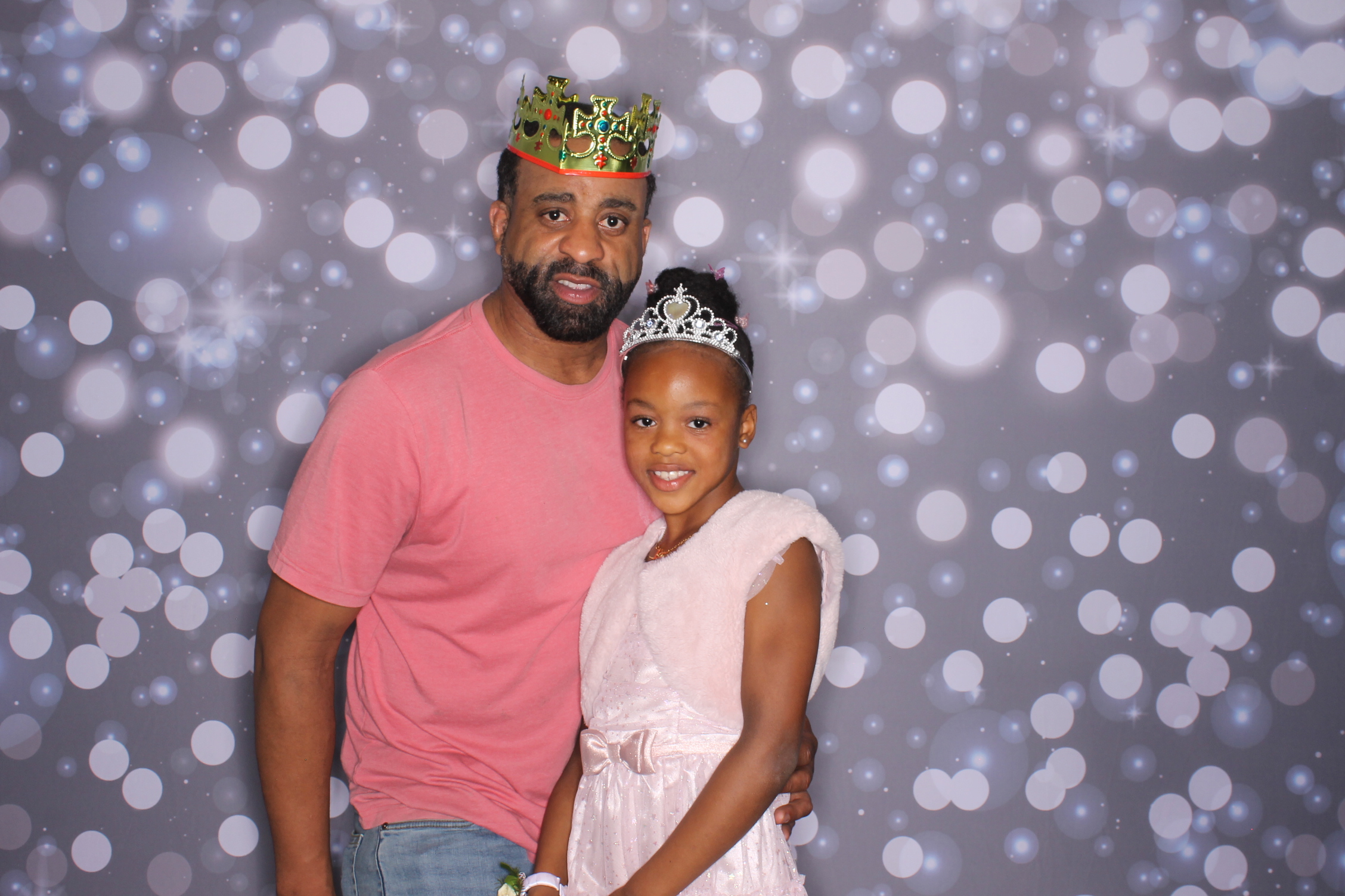 Father Daughter Cupcake Prom | View more photos from the event at gallery.photoboothcincy.com/u/PhotoBoothCincy/Father-Daughter-Cupcake-Prom-2