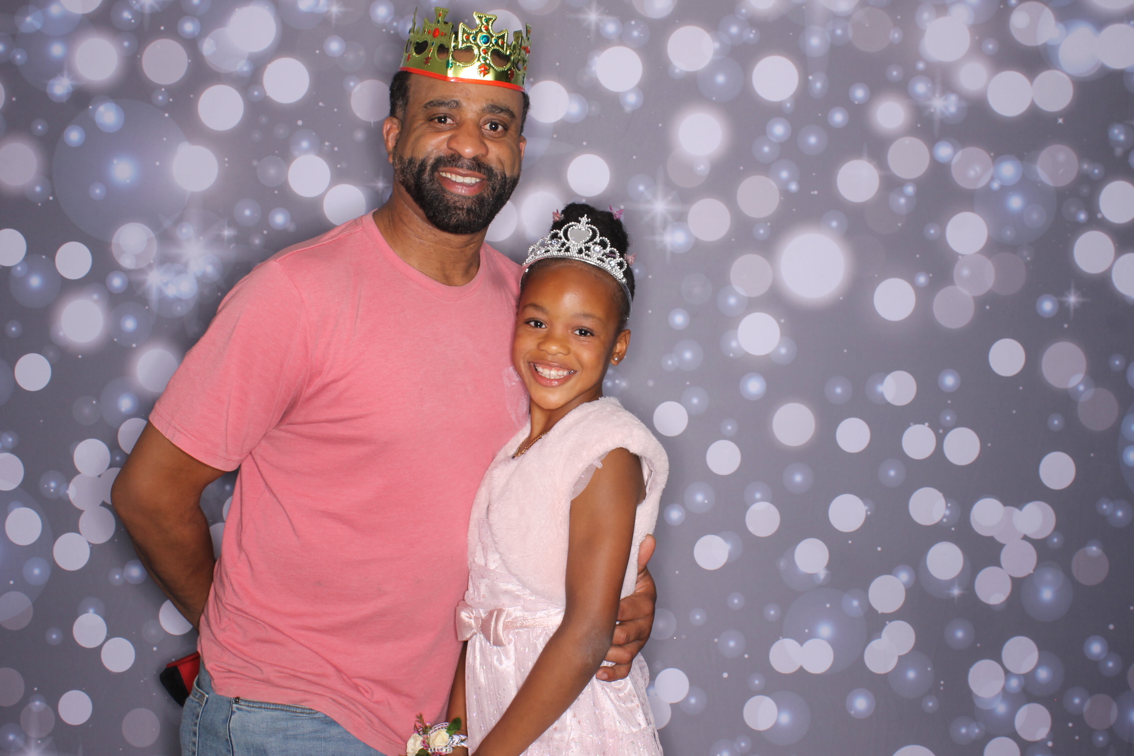 Father Daughter Cupcake Prom | View more photos from the event at gallery.photoboothcincy.com/u/PhotoBoothCincy/Father-Daughter-Cupcake-Prom-2
