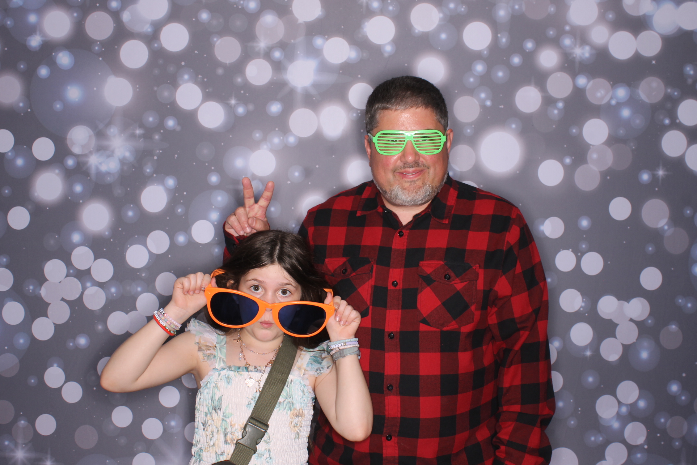 Father Daughter Cupcake Prom | View more photos from the event at gallery.photoboothcincy.com/u/PhotoBoothCincy/Father-Daughter-Cupcake-Prom-2