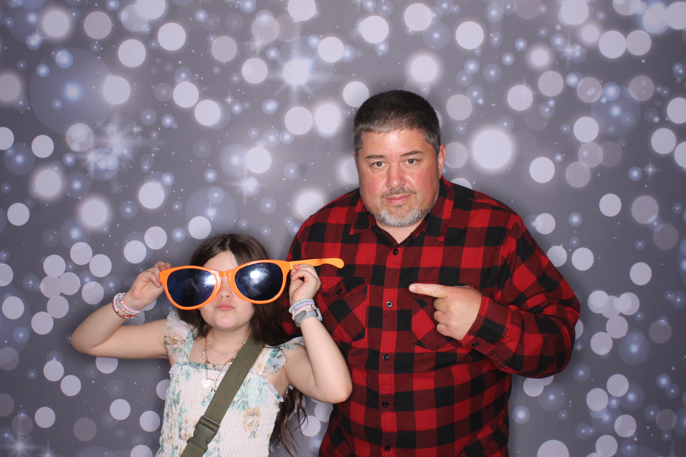 Father Daughter Cupcake Prom | View more photos from the event at gallery.photoboothcincy.com/u/PhotoBoothCincy/Father-Daughter-Cupcake-Prom-2