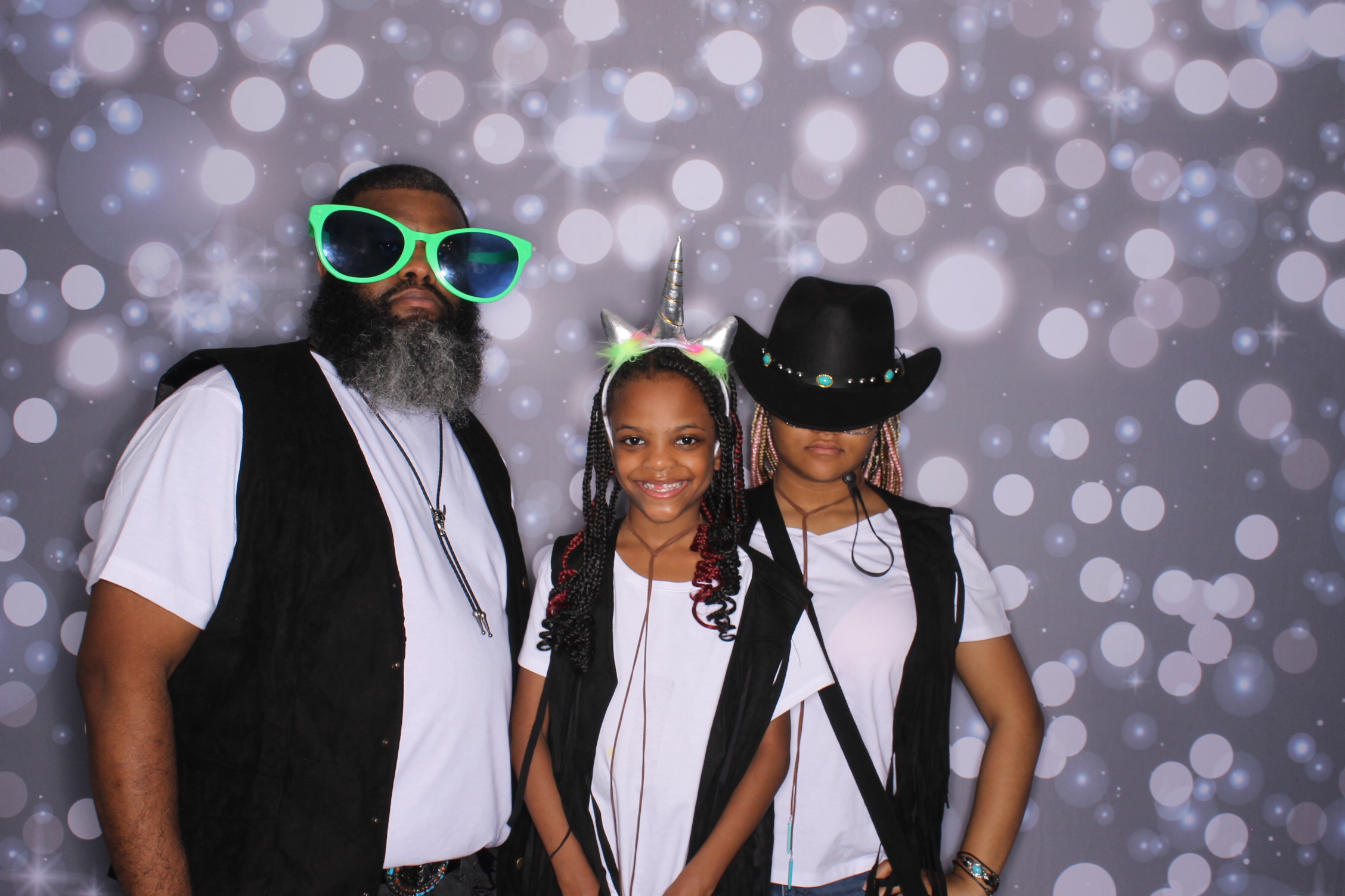 Father Daughter Cupcake Prom | View more photos from the event at gallery.photoboothcincy.com/u/PhotoBoothCincy/Father-Daughter-Cupcake-Prom-2