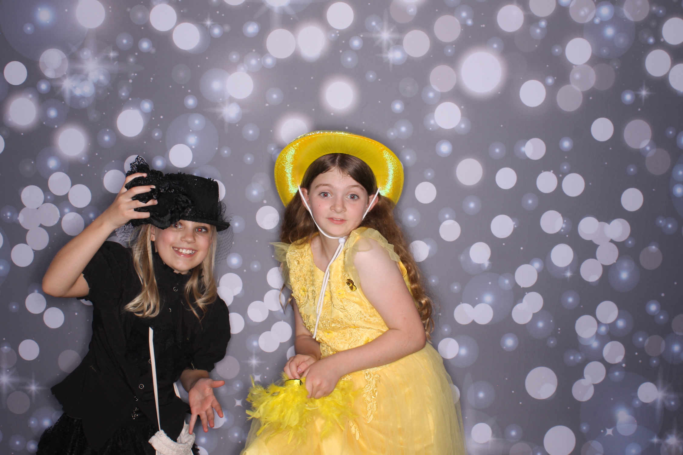 Father Daughter Cupcake Prom | View more photos from the event at gallery.photoboothcincy.com/u/PhotoBoothCincy/Father-Daughter-Cupcake-Prom-2