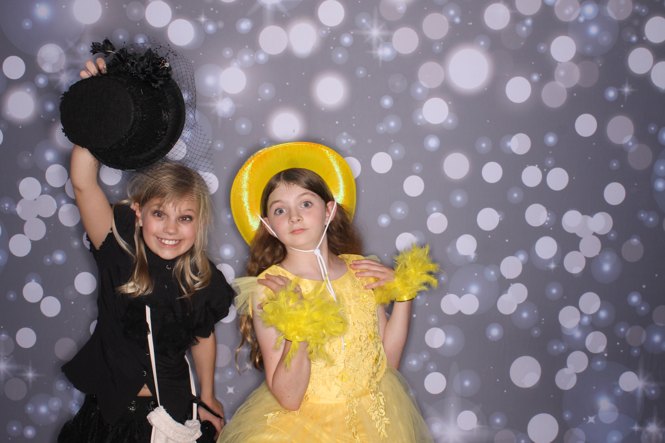 Father Daughter Cupcake Prom | View more photos from the event at gallery.photoboothcincy.com/u/PhotoBoothCincy/Father-Daughter-Cupcake-Prom-2