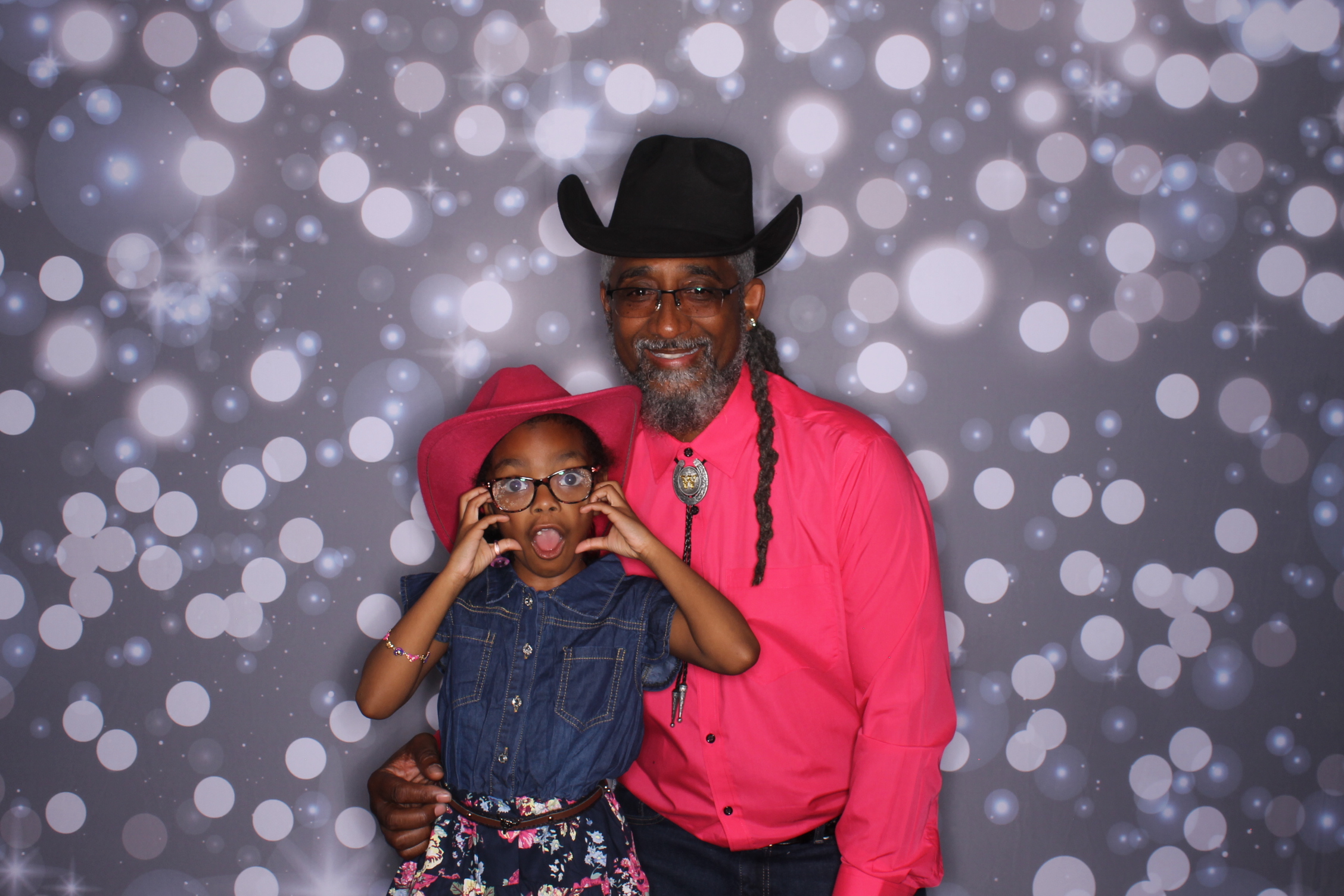 Father Daughter Cupcake Prom | View more photos from the event at gallery.photoboothcincy.com/u/PhotoBoothCincy/Father-Daughter-Cupcake-Prom-2