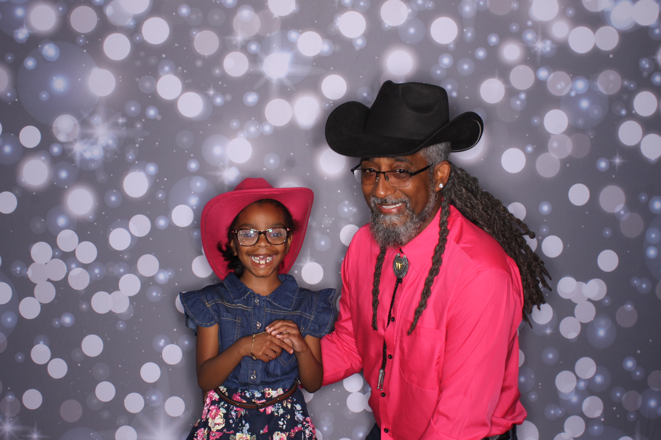 Father Daughter Cupcake Prom | View more photos from the event at gallery.photoboothcincy.com/u/PhotoBoothCincy/Father-Daughter-Cupcake-Prom-2