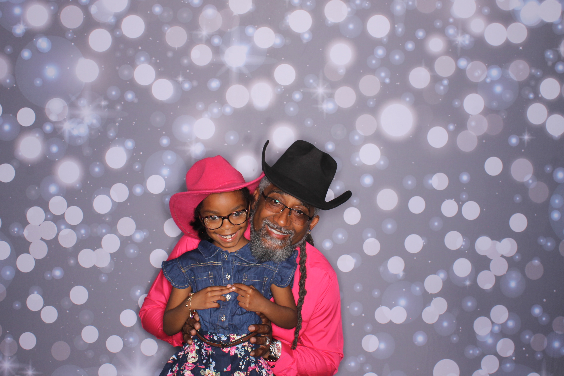 Father Daughter Cupcake Prom | View more photos from the event at gallery.photoboothcincy.com/u/PhotoBoothCincy/Father-Daughter-Cupcake-Prom-2