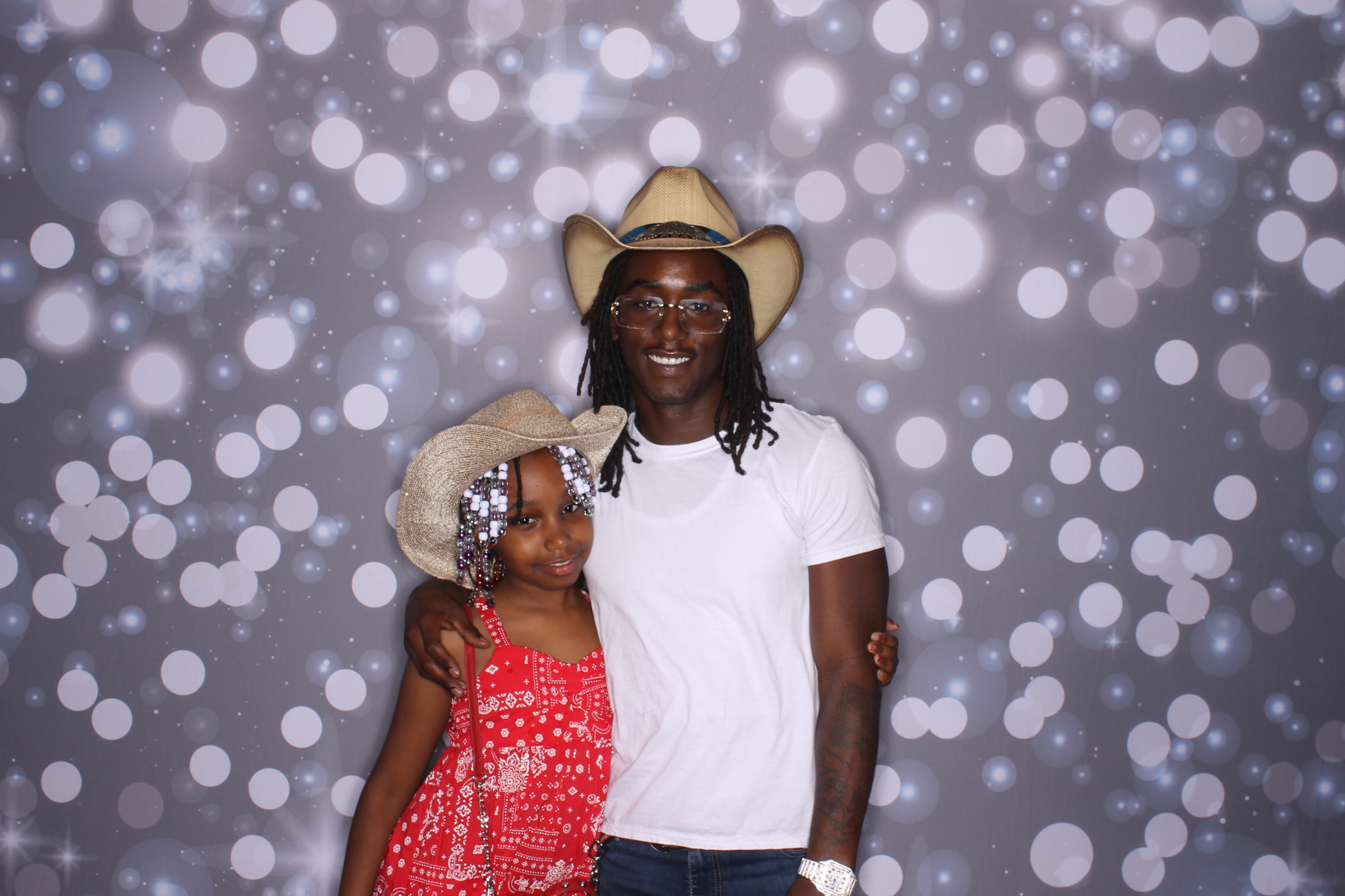 Father Daughter Cupcake Prom | View more photos from the event at gallery.photoboothcincy.com/u/PhotoBoothCincy/Father-Daughter-Cupcake-Prom-2