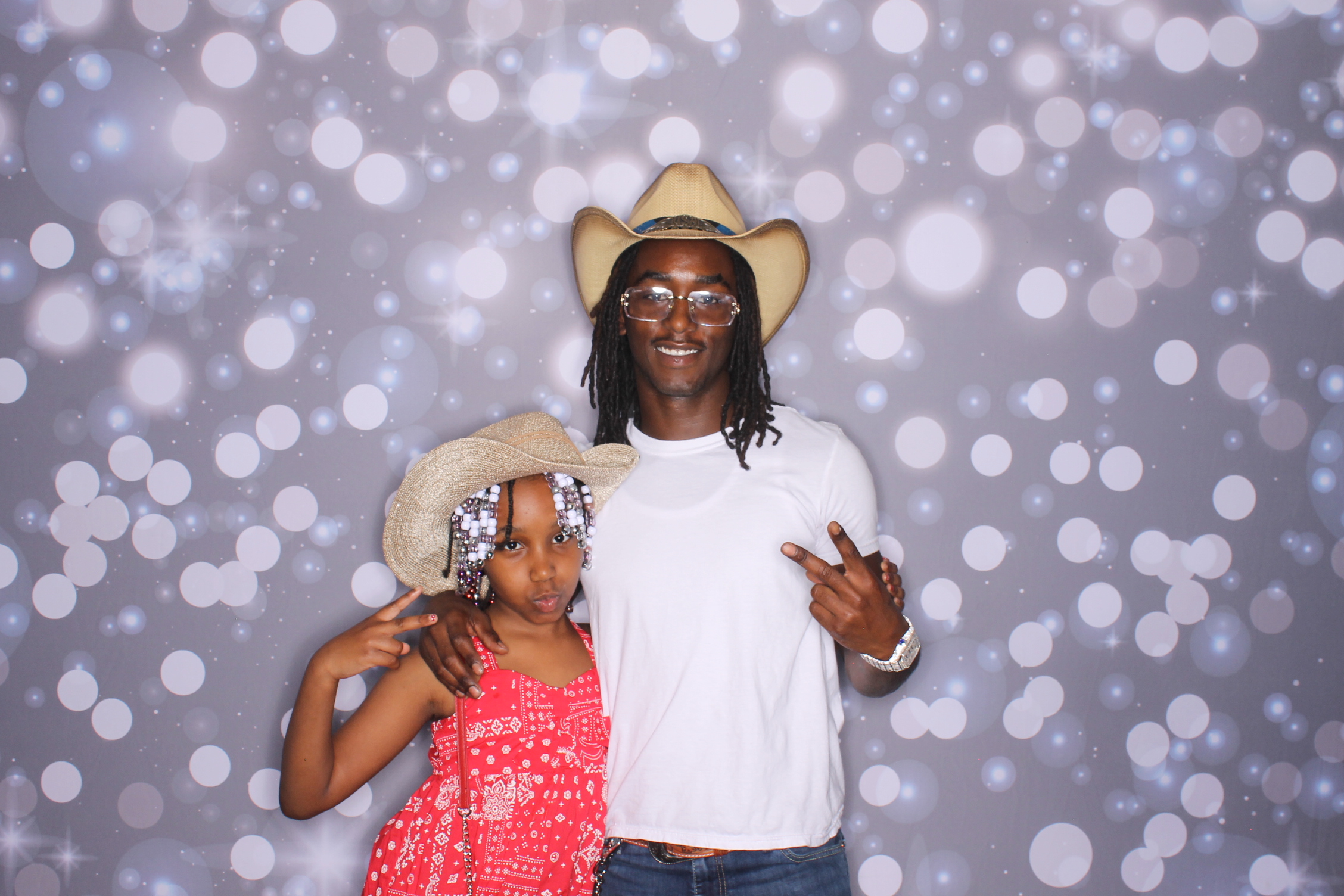 Father Daughter Cupcake Prom | View more photos from the event at gallery.photoboothcincy.com/u/PhotoBoothCincy/Father-Daughter-Cupcake-Prom-2