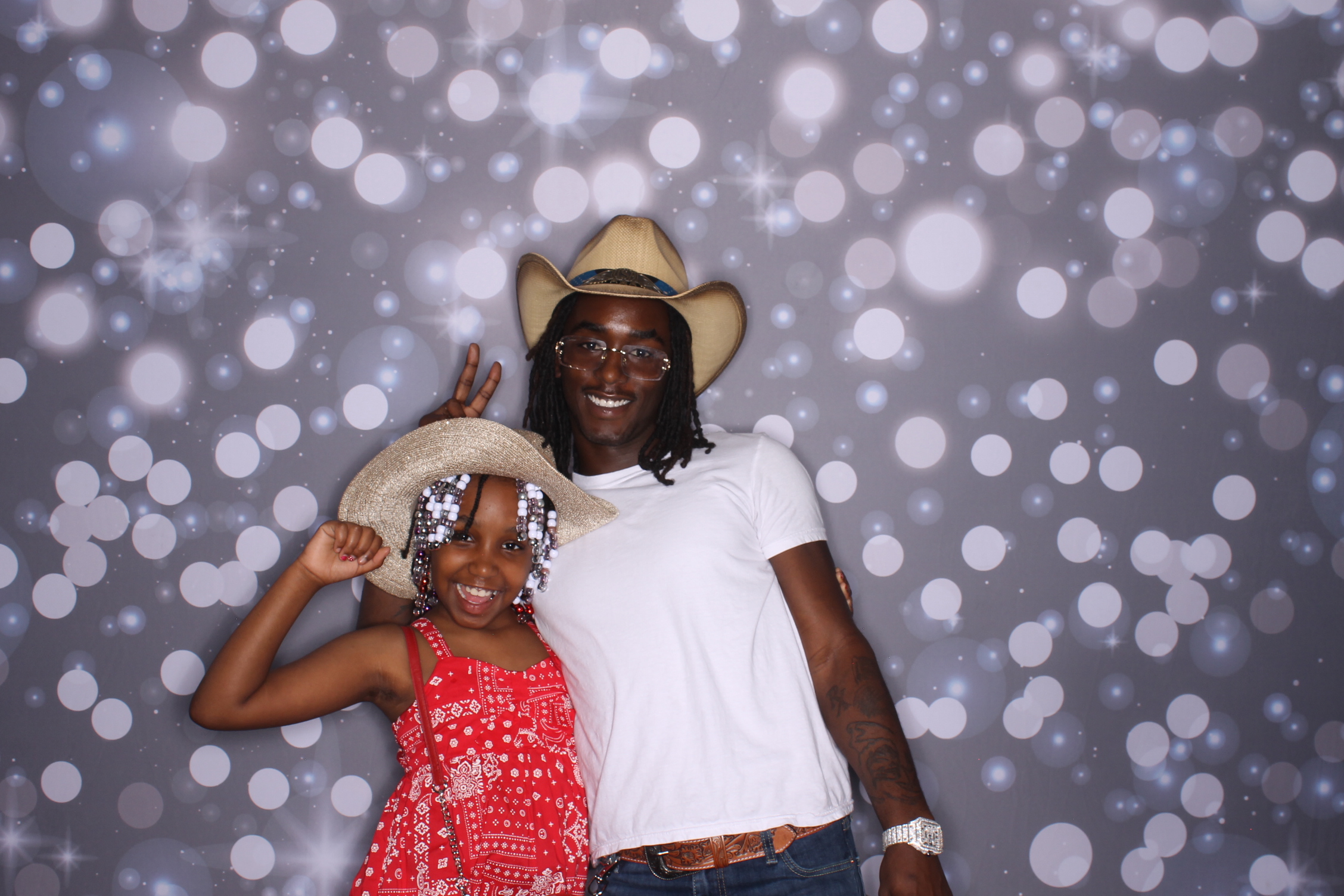 Father Daughter Cupcake Prom | View more photos from the event at gallery.photoboothcincy.com/u/PhotoBoothCincy/Father-Daughter-Cupcake-Prom-2