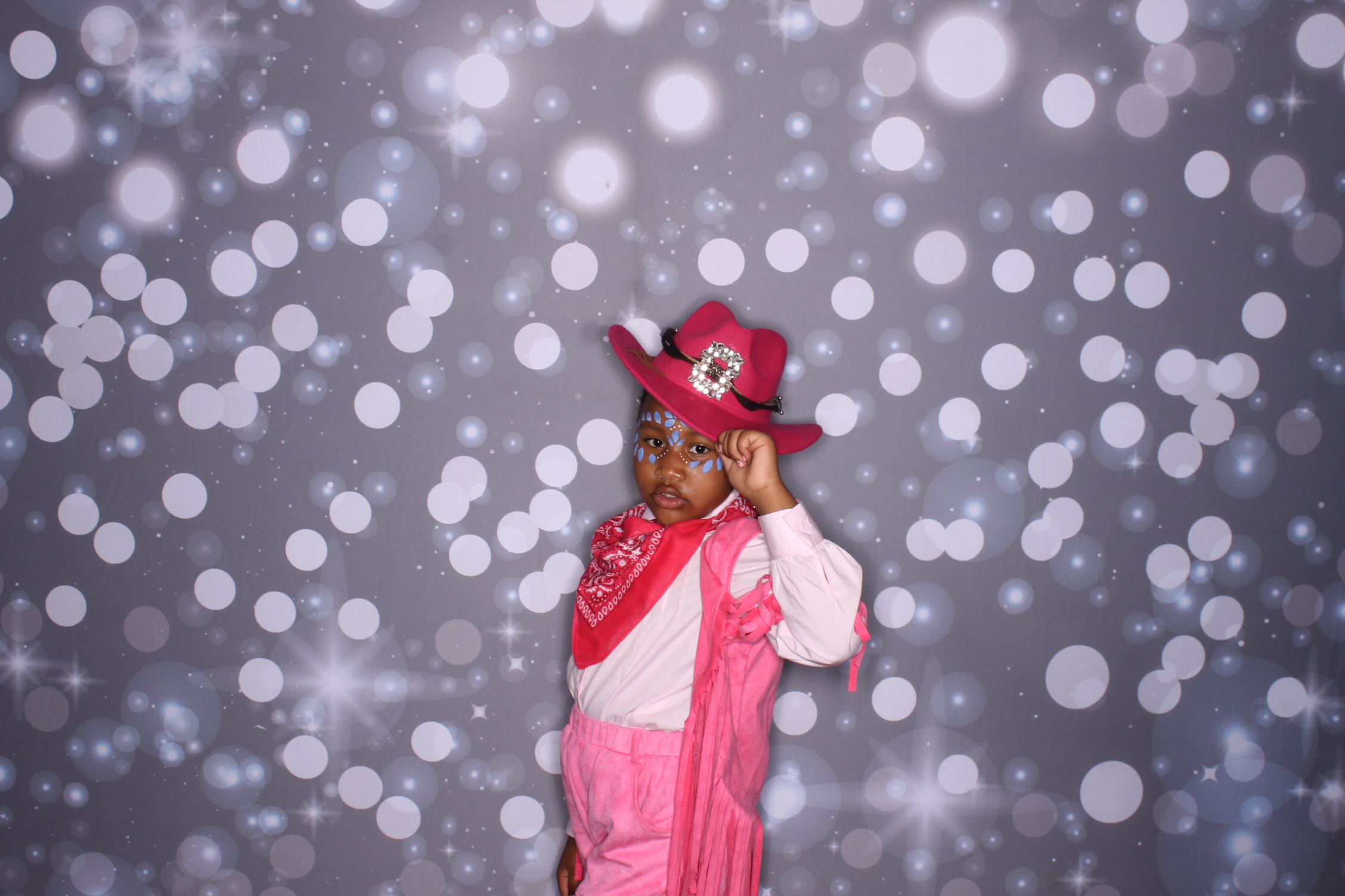 Father Daughter Cupcake Prom | View more photos from the event at gallery.photoboothcincy.com/u/PhotoBoothCincy/Father-Daughter-Cupcake-Prom-2