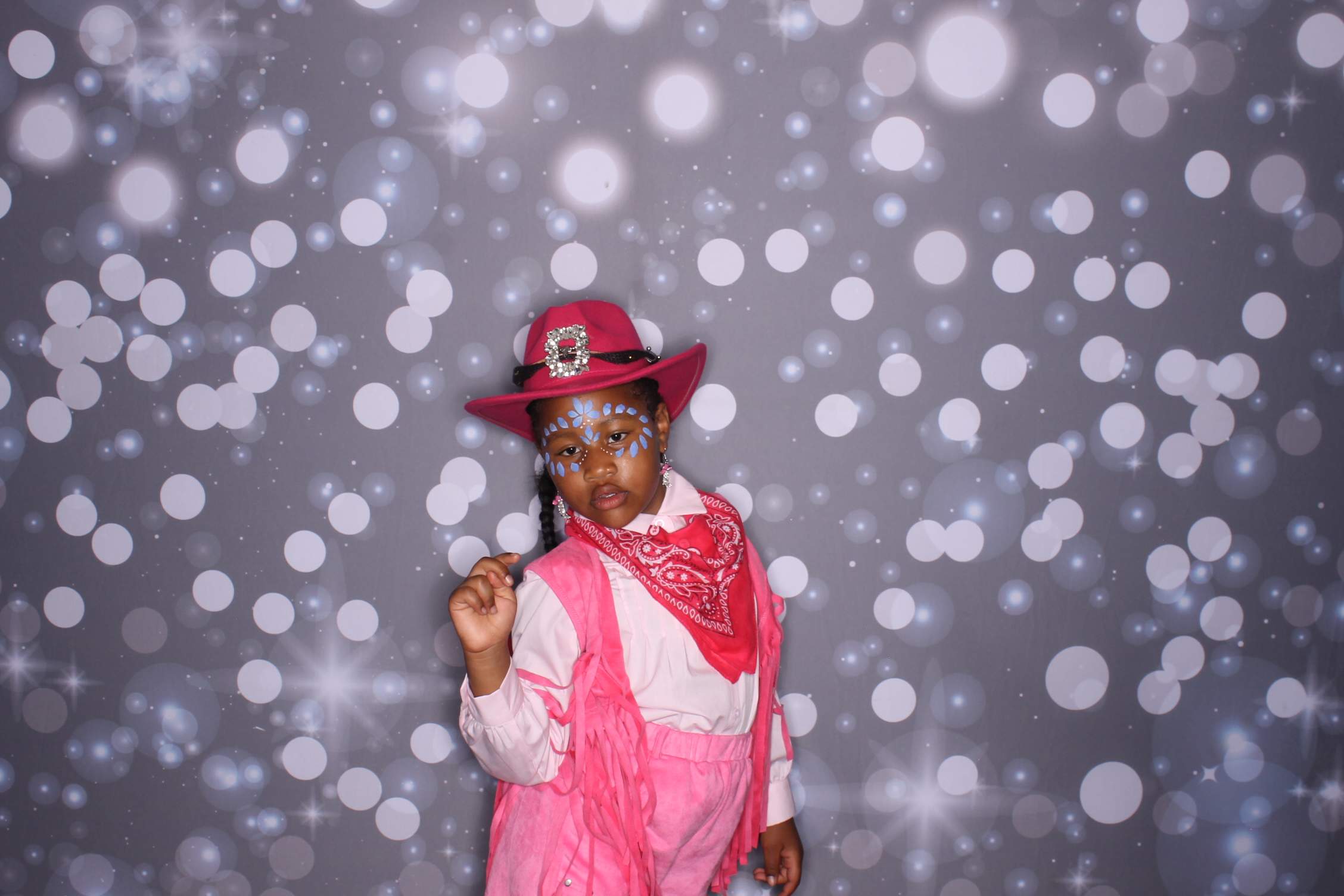 Father Daughter Cupcake Prom | View more photos from the event at gallery.photoboothcincy.com/u/PhotoBoothCincy/Father-Daughter-Cupcake-Prom-2