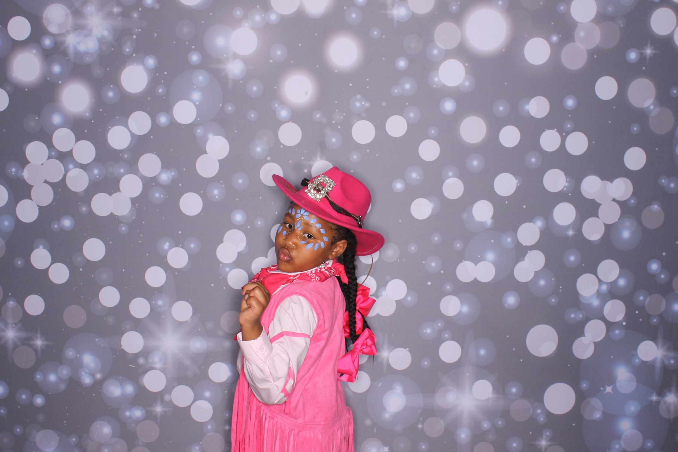 Father Daughter Cupcake Prom | View more photos from the event at gallery.photoboothcincy.com/u/PhotoBoothCincy/Father-Daughter-Cupcake-Prom-2
