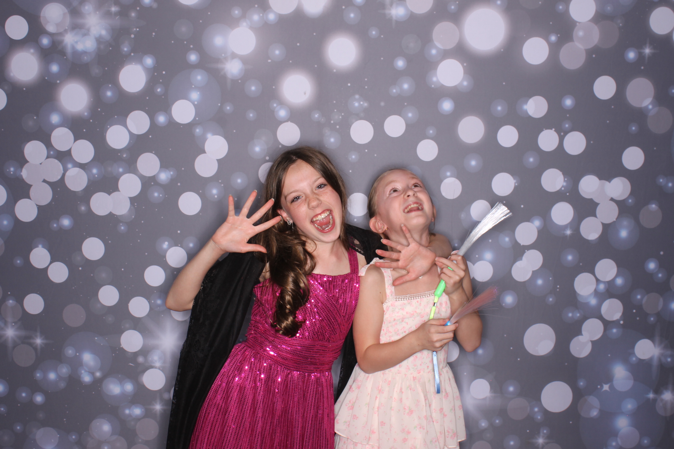 Father Daughter Cupcake Prom | View more photos from the event at gallery.photoboothcincy.com/u/PhotoBoothCincy/Father-Daughter-Cupcake-Prom-2