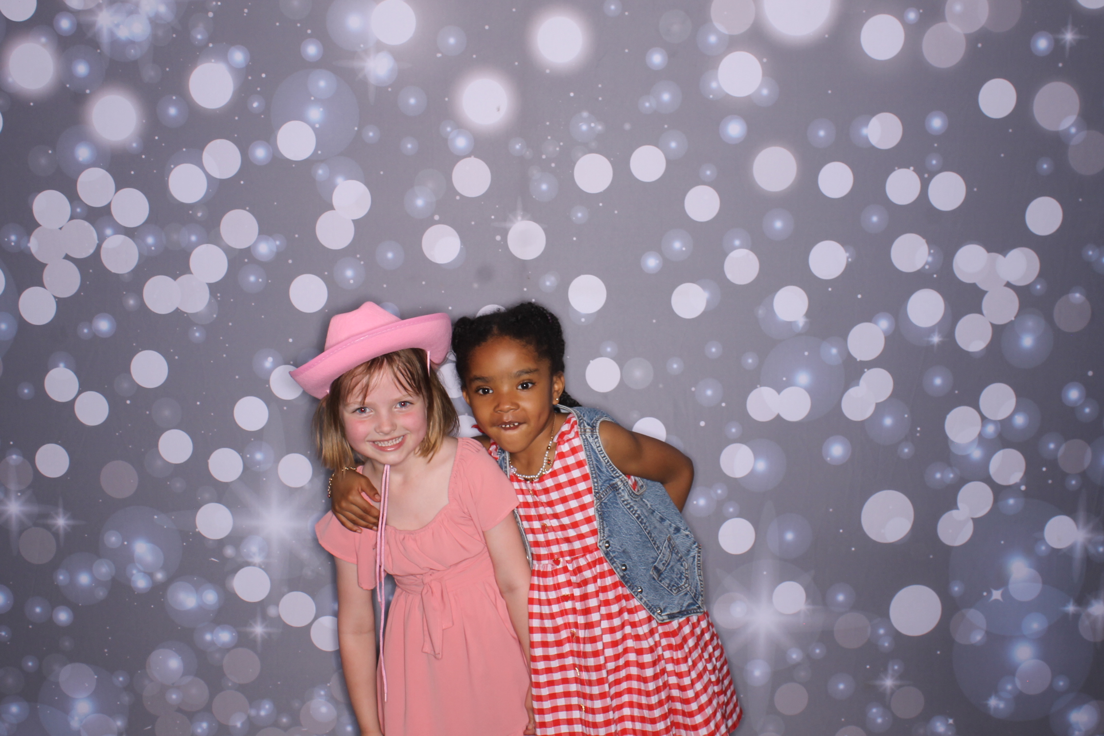 Father Daughter Cupcake Prom | View more photos from the event at gallery.photoboothcincy.com/u/PhotoBoothCincy/Father-Daughter-Cupcake-Prom-2