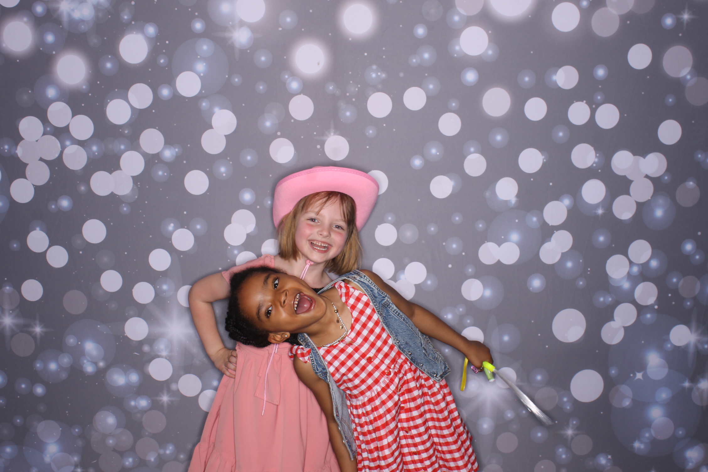 Father Daughter Cupcake Prom | View more photos from the event at gallery.photoboothcincy.com/u/PhotoBoothCincy/Father-Daughter-Cupcake-Prom-2