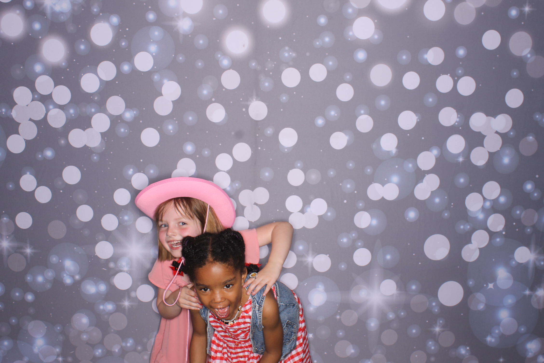 Father Daughter Cupcake Prom | View more photos from the event at gallery.photoboothcincy.com/u/PhotoBoothCincy/Father-Daughter-Cupcake-Prom-2